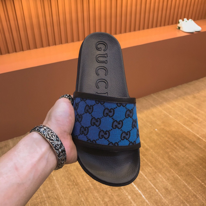 G*u*i slippers