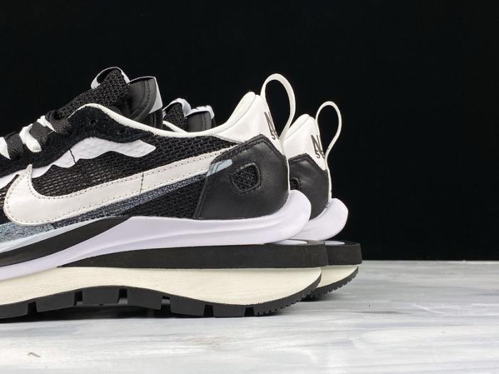 Sacai X Nike LDV Waffle ‘Black’ CV1363-001