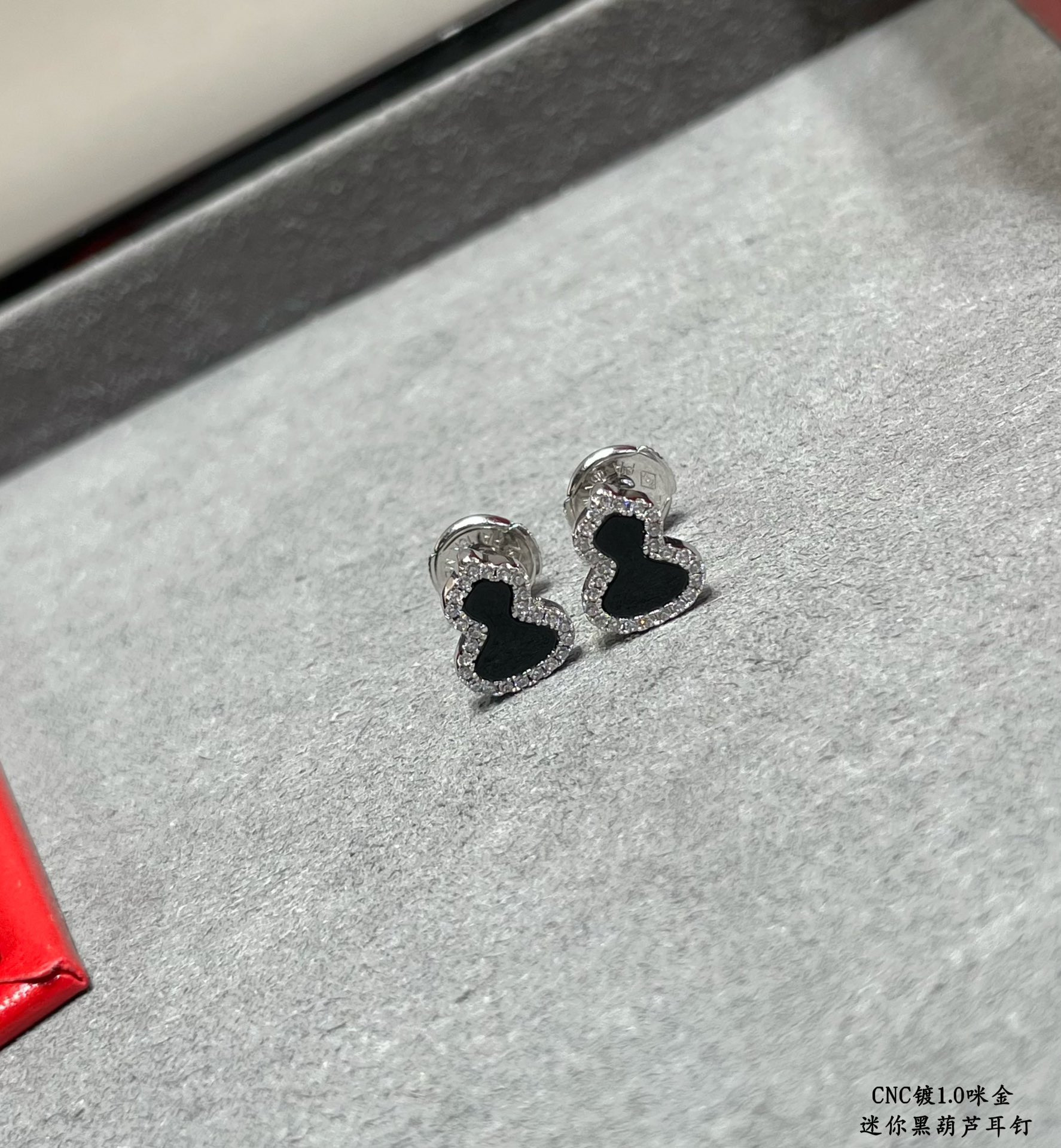 Qeelin Mini Gourd Earrings