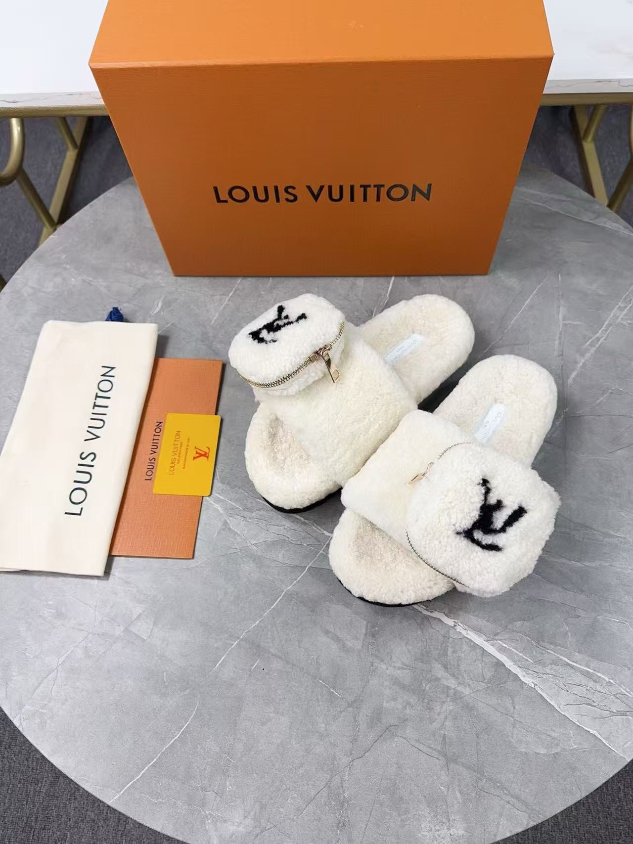 UA LV Slippers
