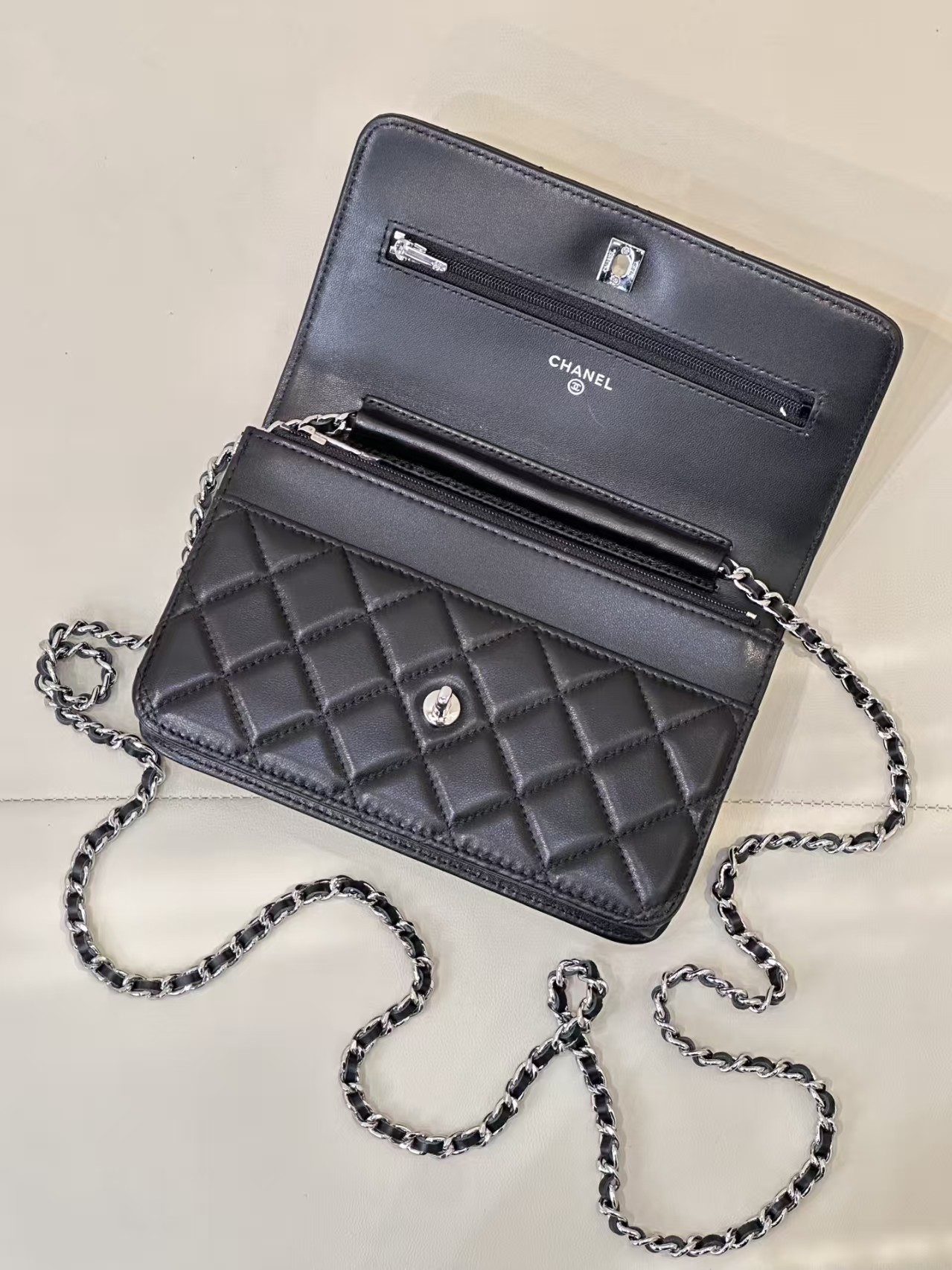 Ch**el WOC CLASSIC WALLET ON CHAIN 13x19cm