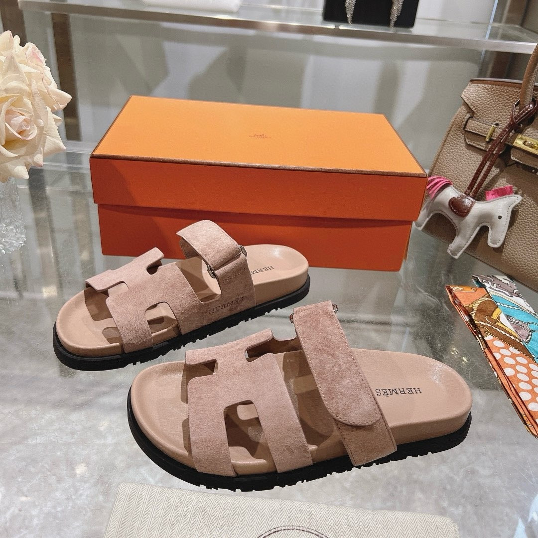 UA H**me5 Chypre Sandal