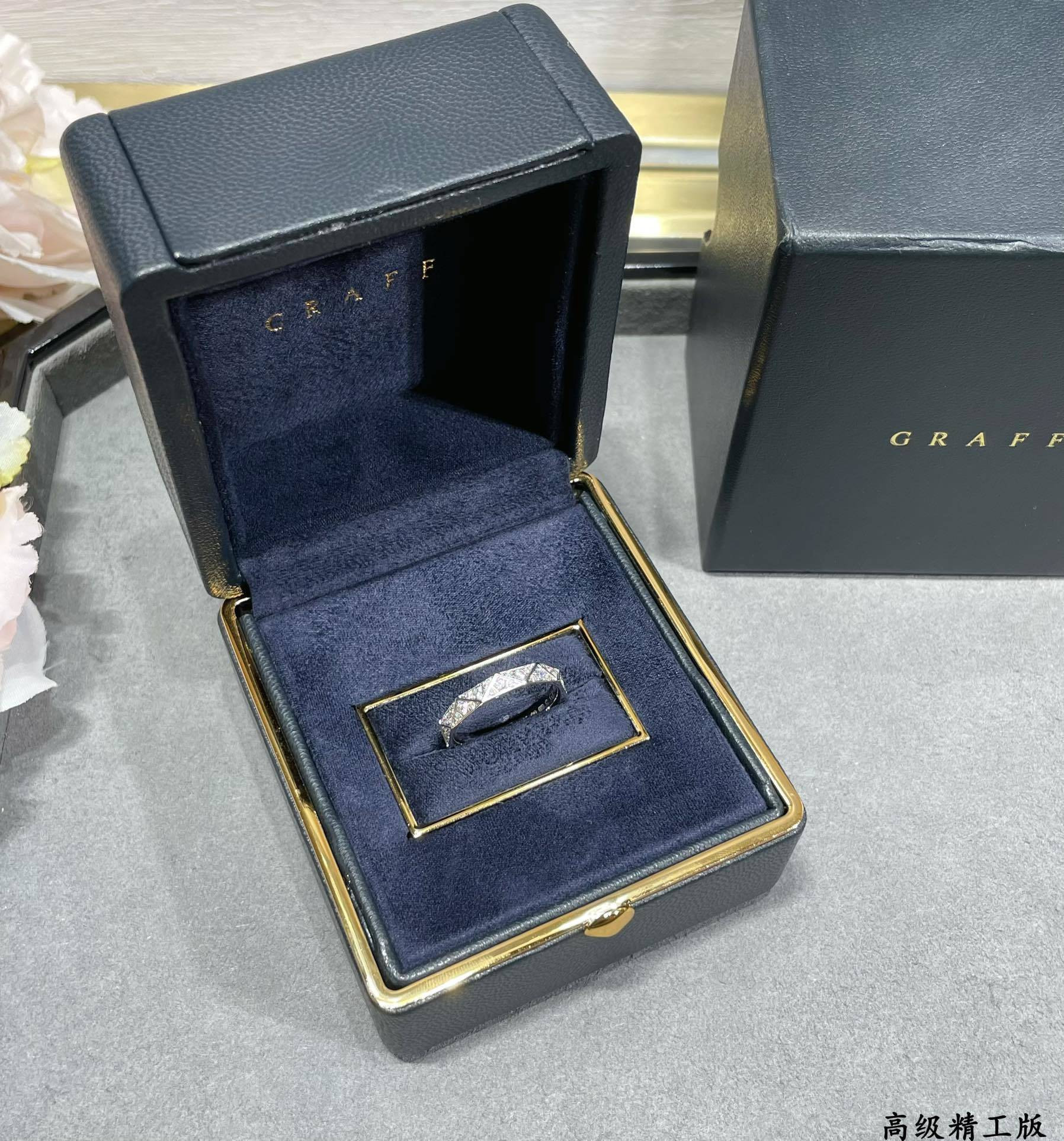 Graff D1am0nd-encrusted Rhombus Ring