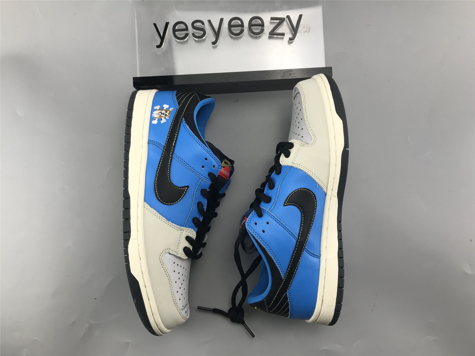 UA INSTANT SKATEBOARDS NIKE SB DUNK LOW