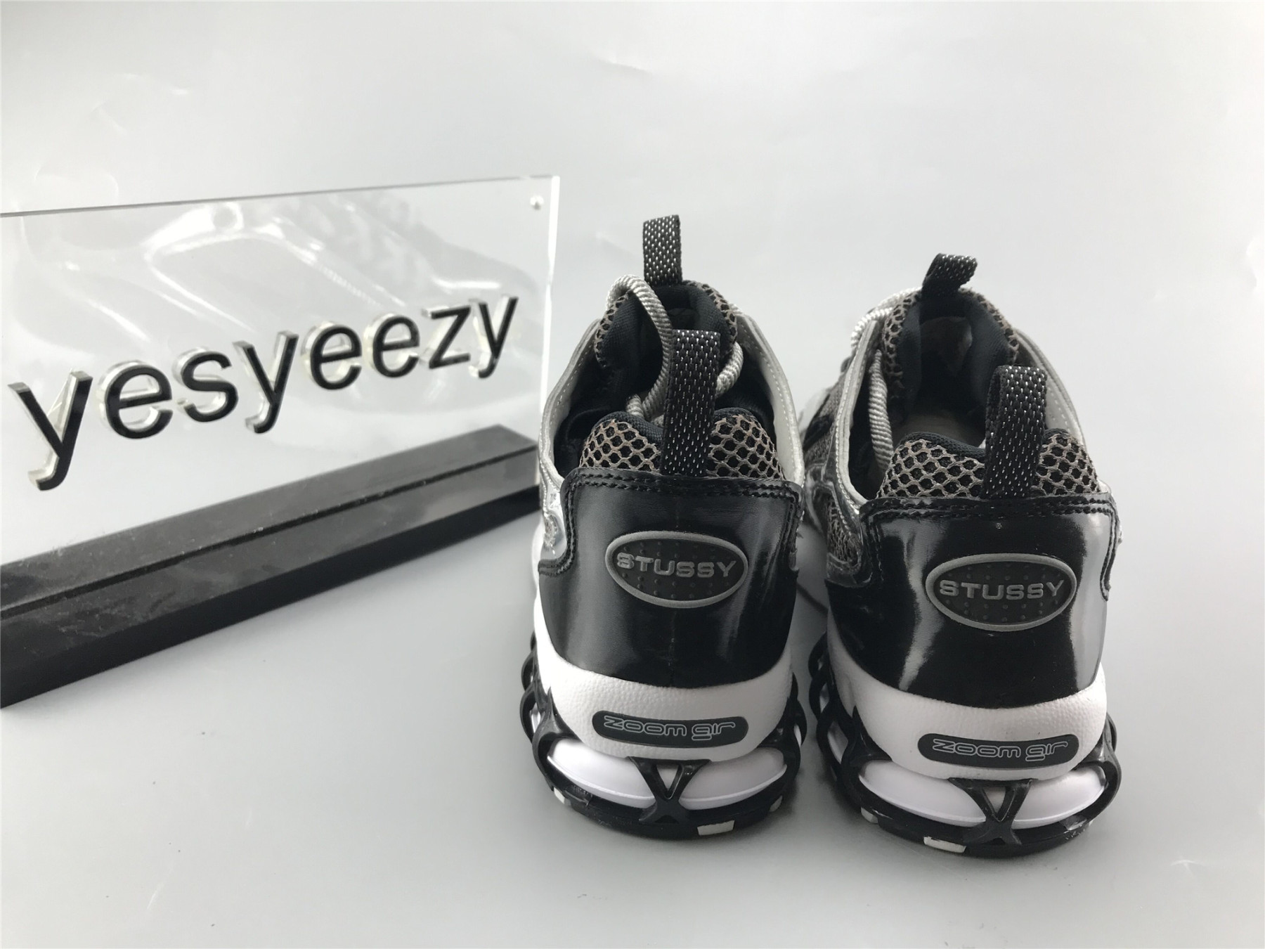 UA NIKE STUSSY X AIR ZOOM SPIRIDON CAGED 