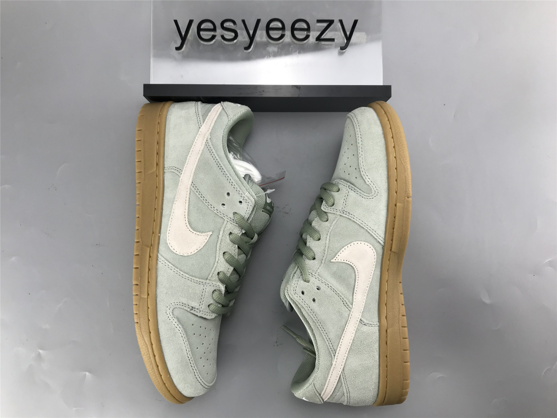 UA NIKE DUNK LOW SB