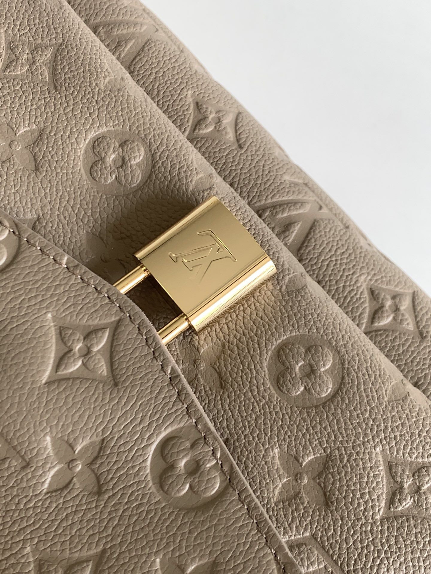 LV Anytime Flap Bag M14973 29.5x18.5x9.5cm