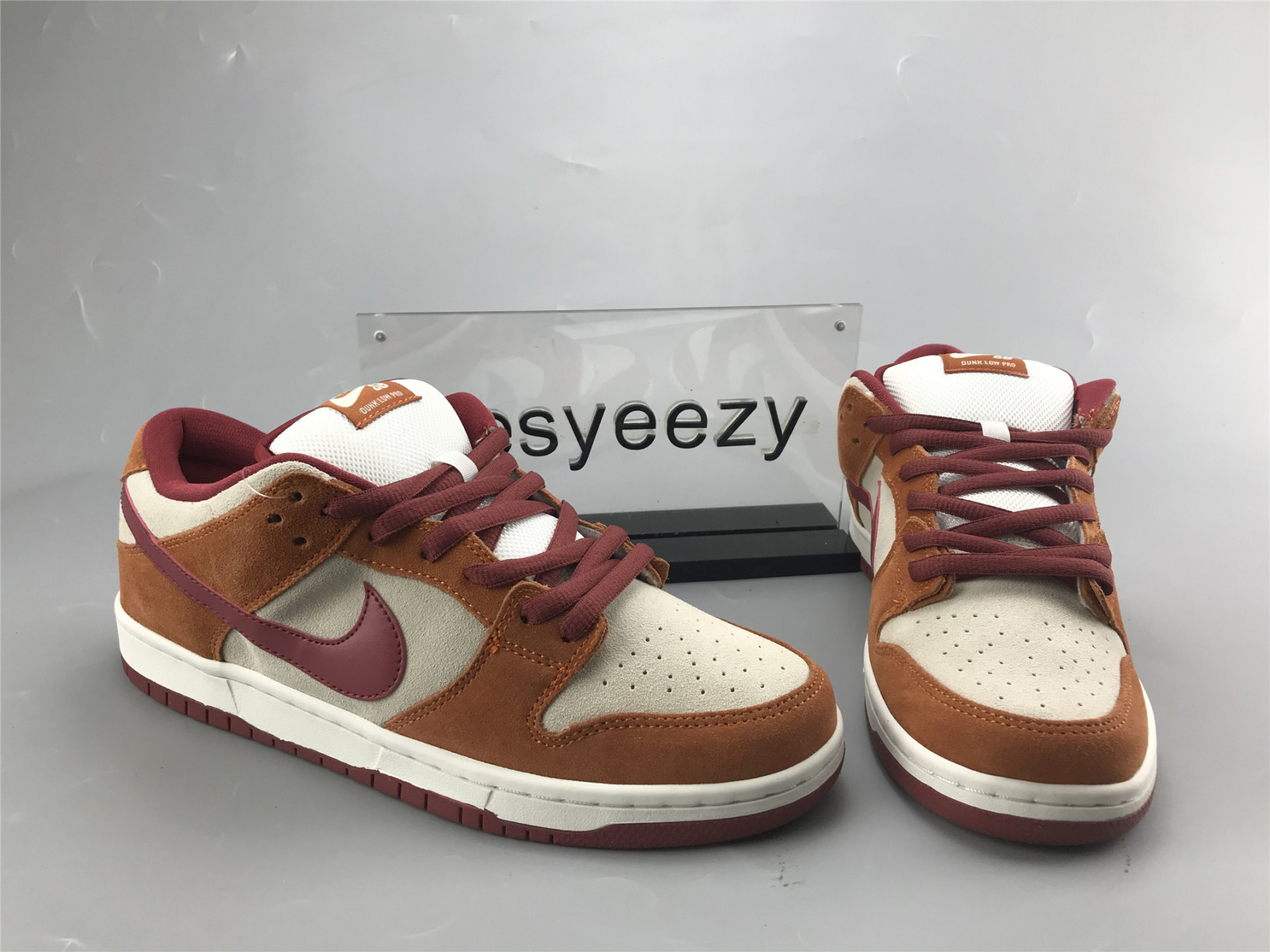 UA NIKE DUNK LOW PRO SB