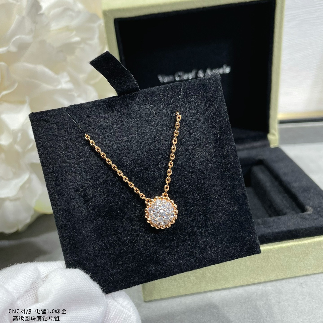 V*n Cl**f & Arpels round bead full D1am0nd necklace