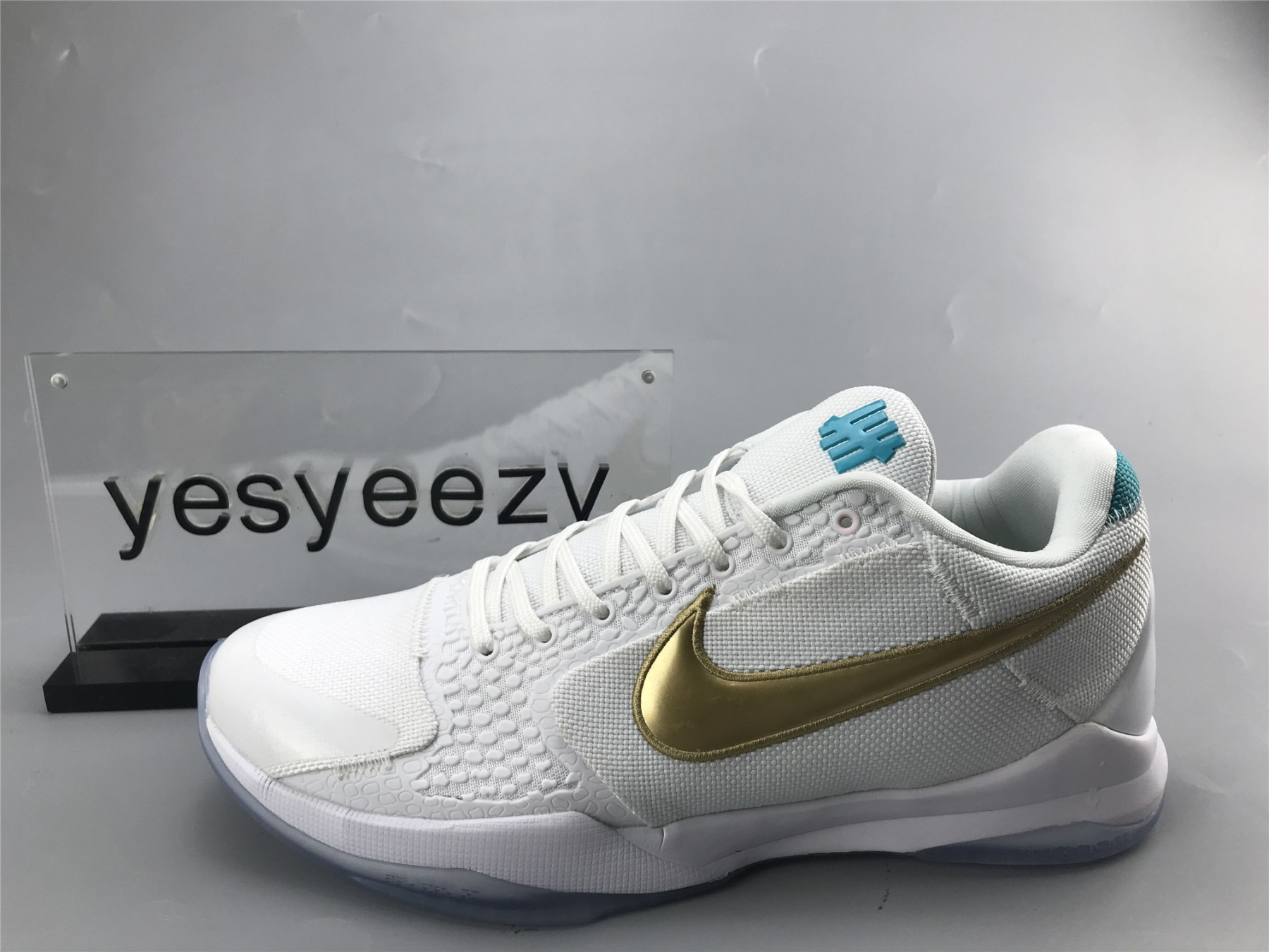 UA NIKE UNDEFEATED X ZOOM KOBE 5 PROTRO SPECIAL BOX 