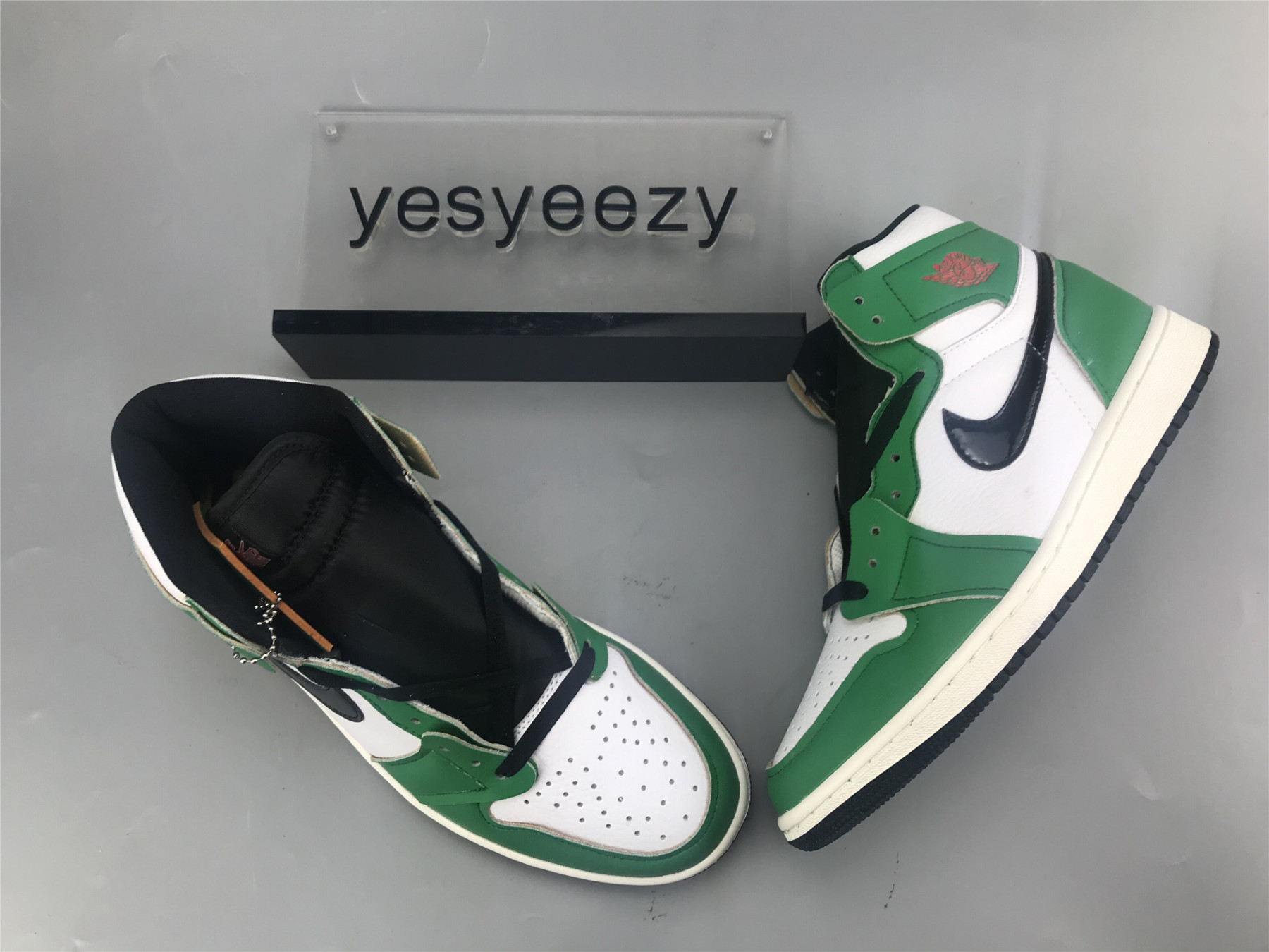 UA WMNS AIR JORDAN 1 RETRO HIGH OG 