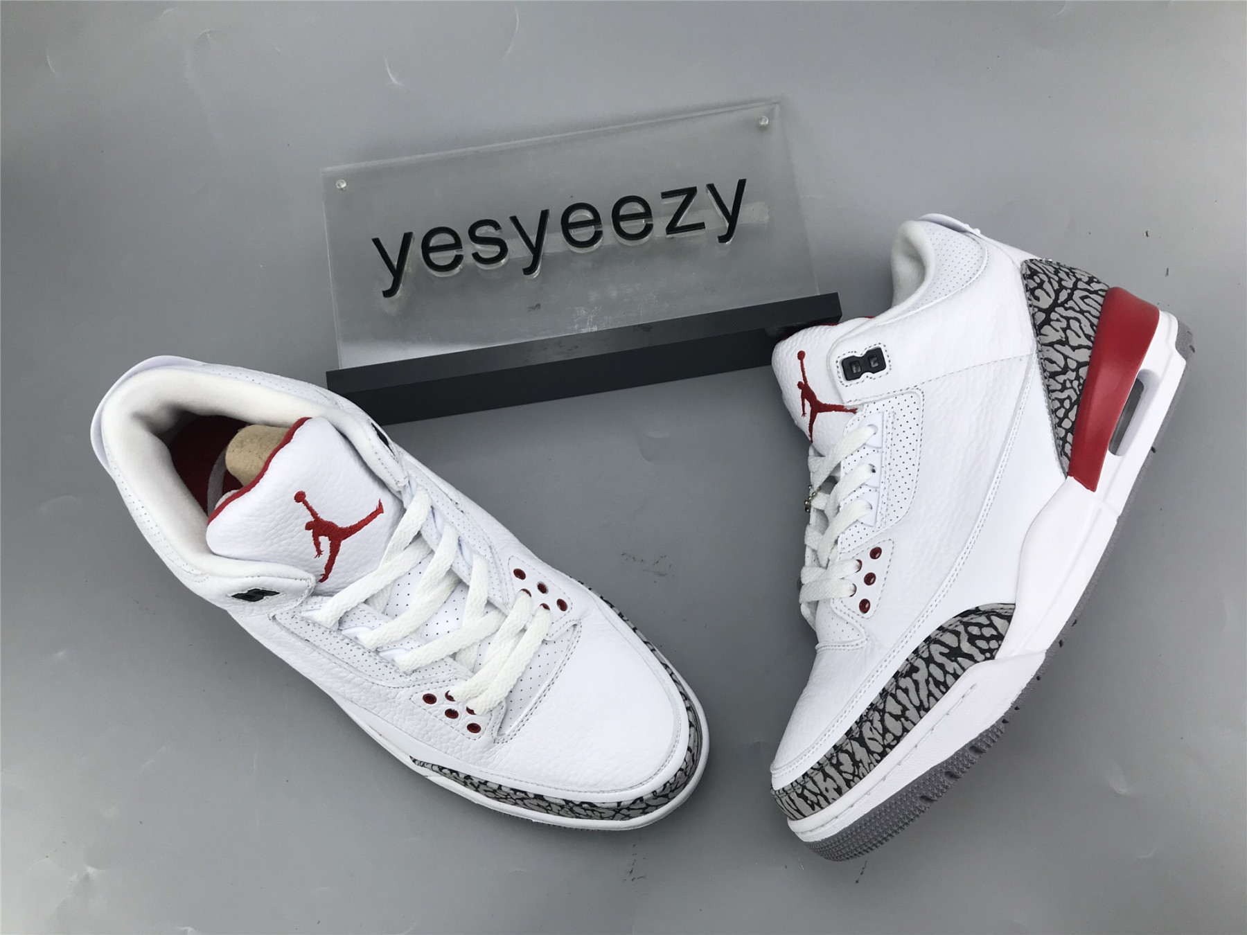 UA AIR JORDAN 3 RETRO 