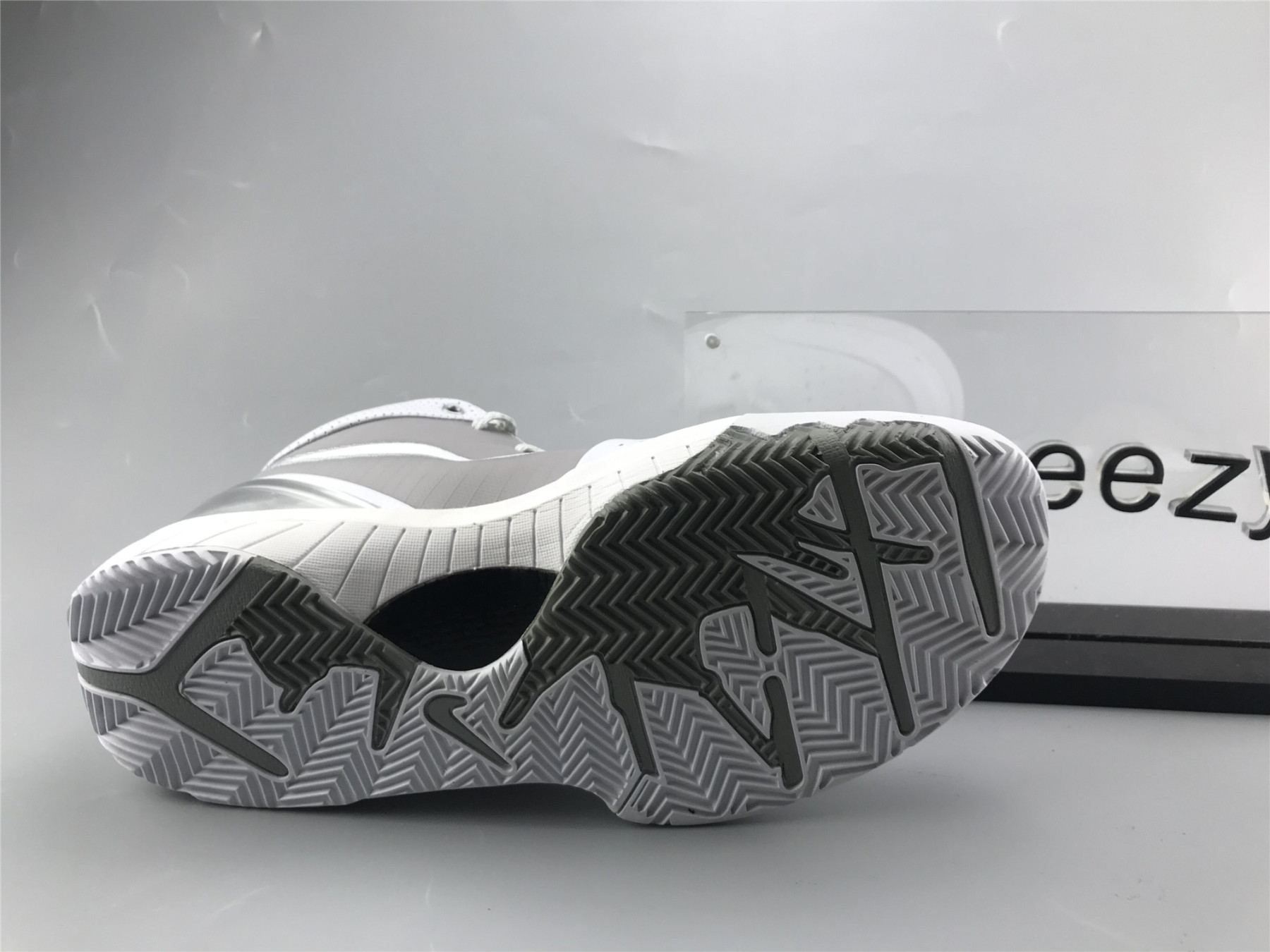 UA NIKE ZOOM KOBE 4 