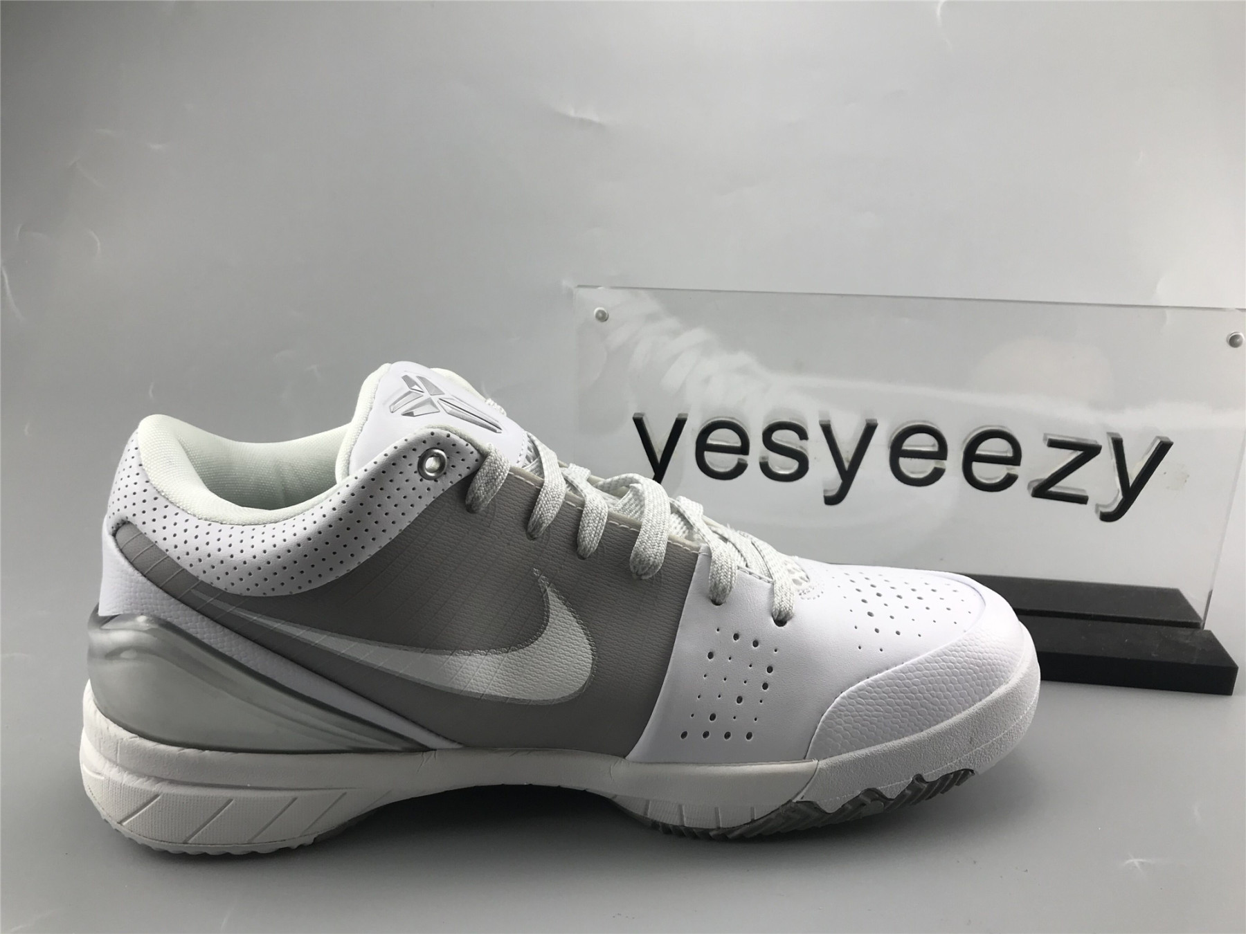 UA NIKE ZOOM KOBE 4 