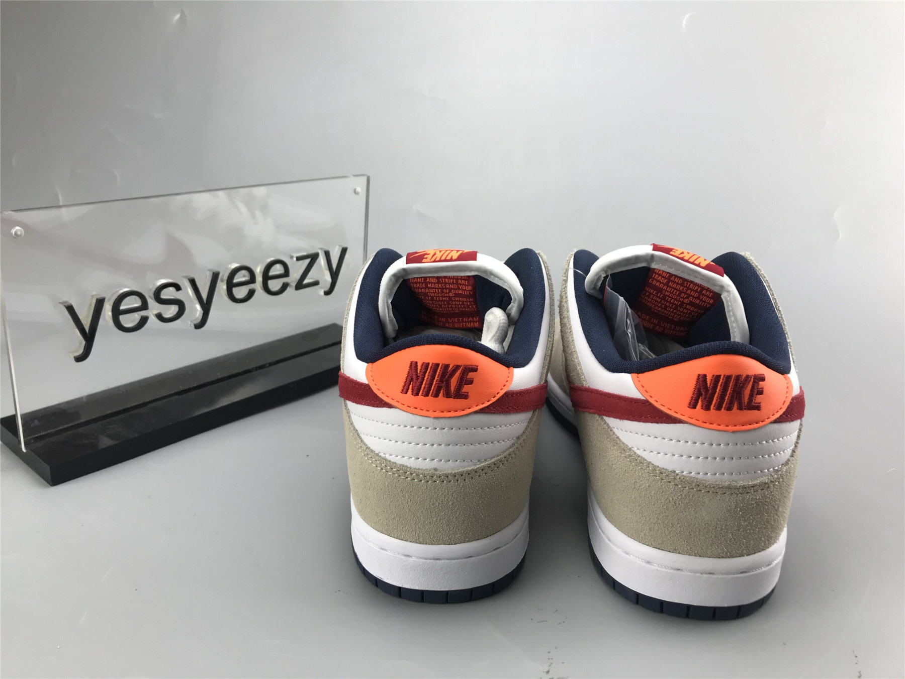 UA NIKE DUNK LOW PRO SB