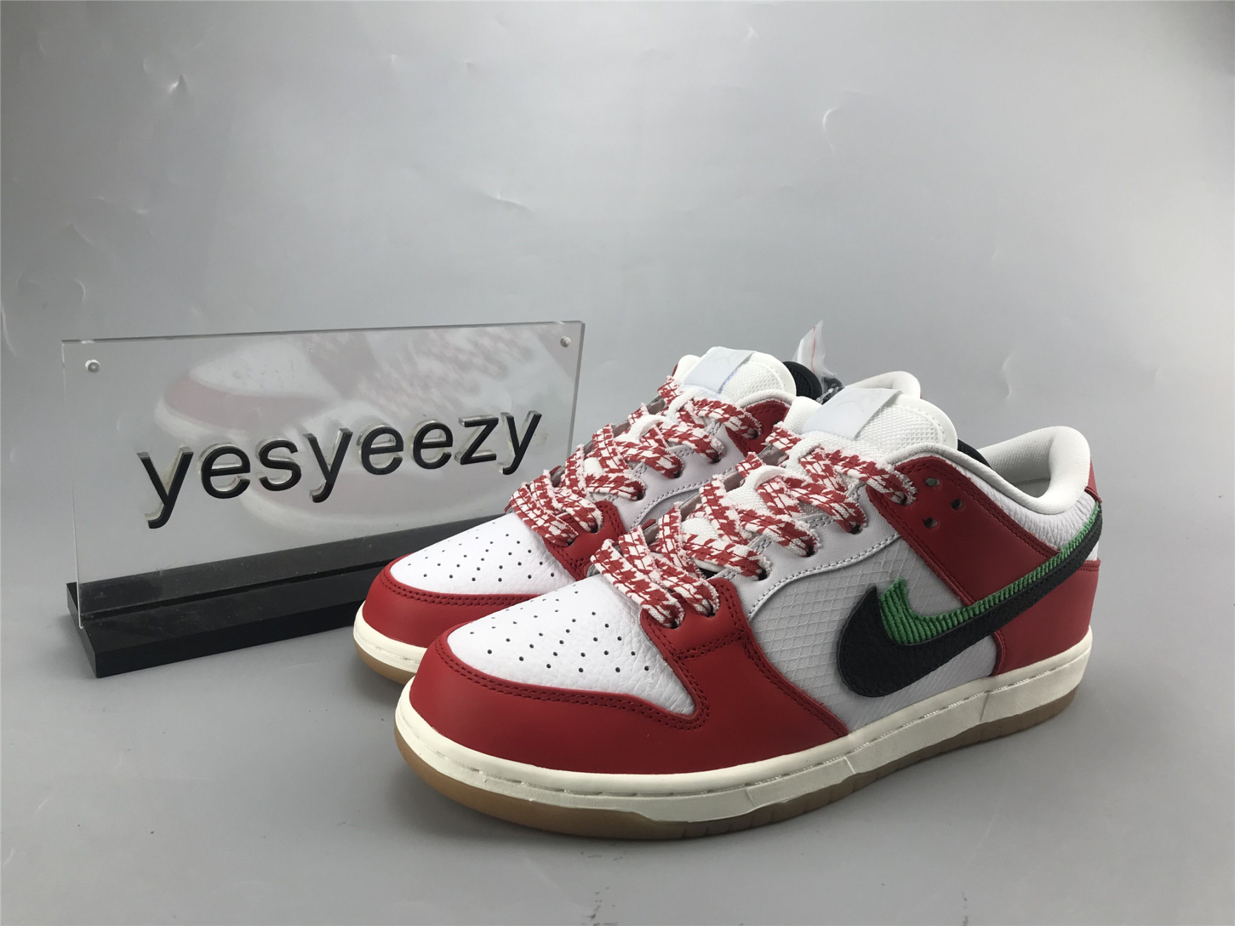 UA NIKE FRAME SKATE X DUNK LOW SB "HABIBI"