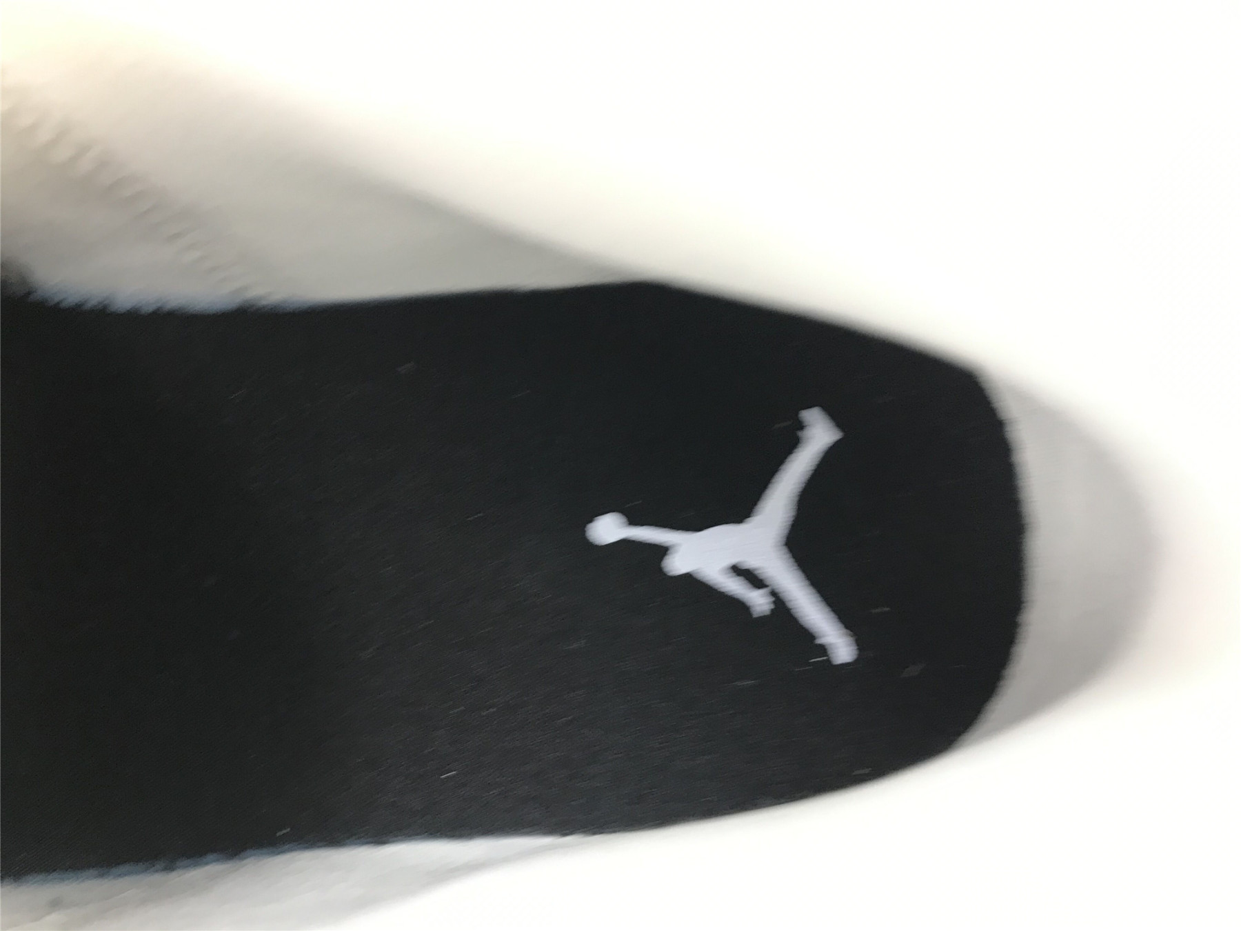 UA WMNS AIR JORDAN 1 MID SE