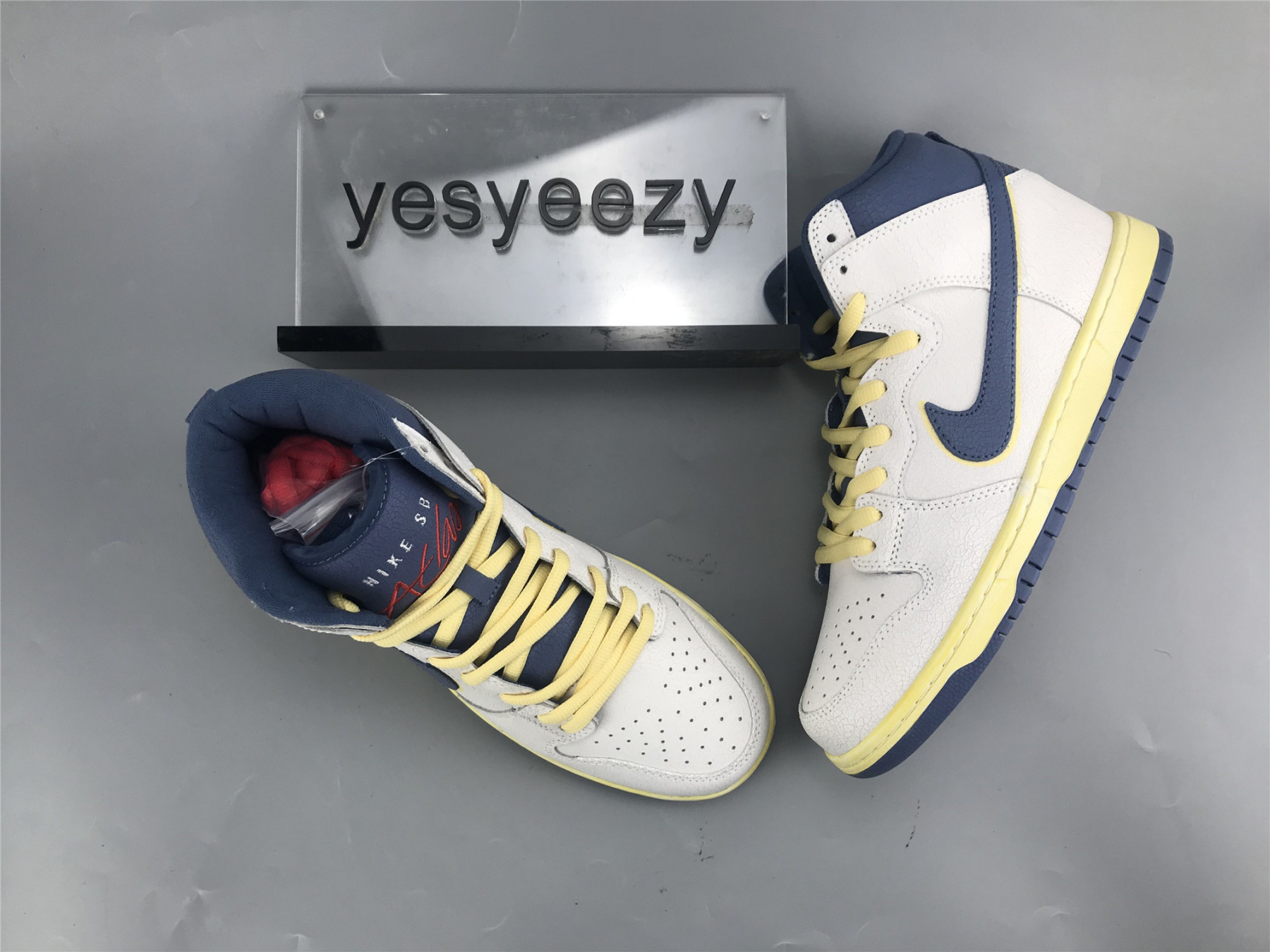 UA NIKE ATLAS X DUNK HIGH SB 