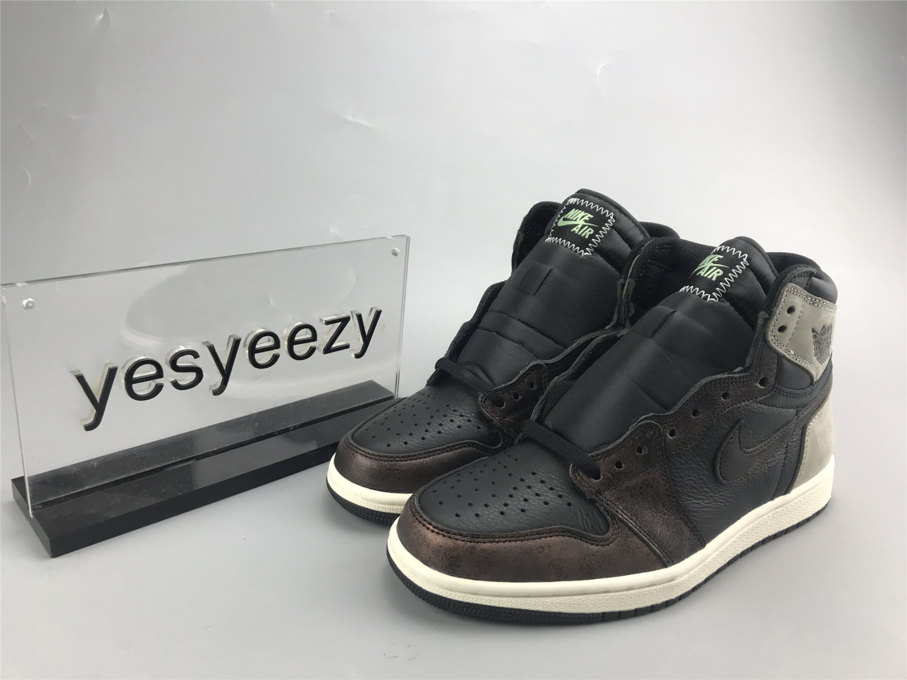 UA AIR JORDAN 1 RETRO HIGH OG 
