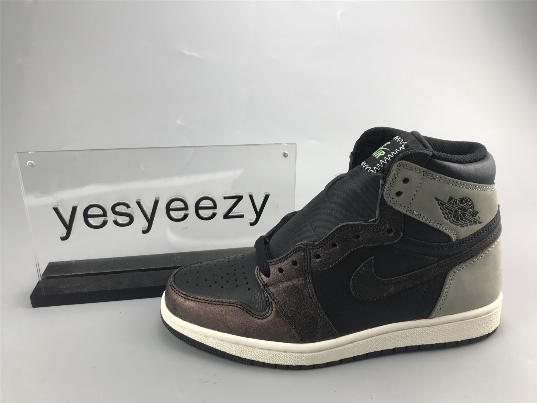 UA AIR JORDAN 1 RETRO HIGH OG 