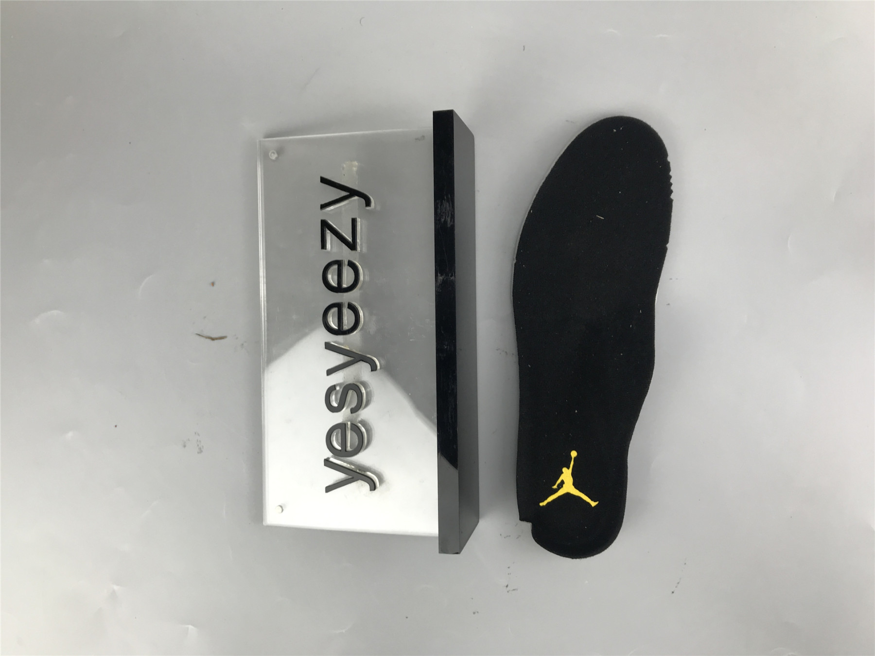UA AIR JORDAN 4 RETRO 