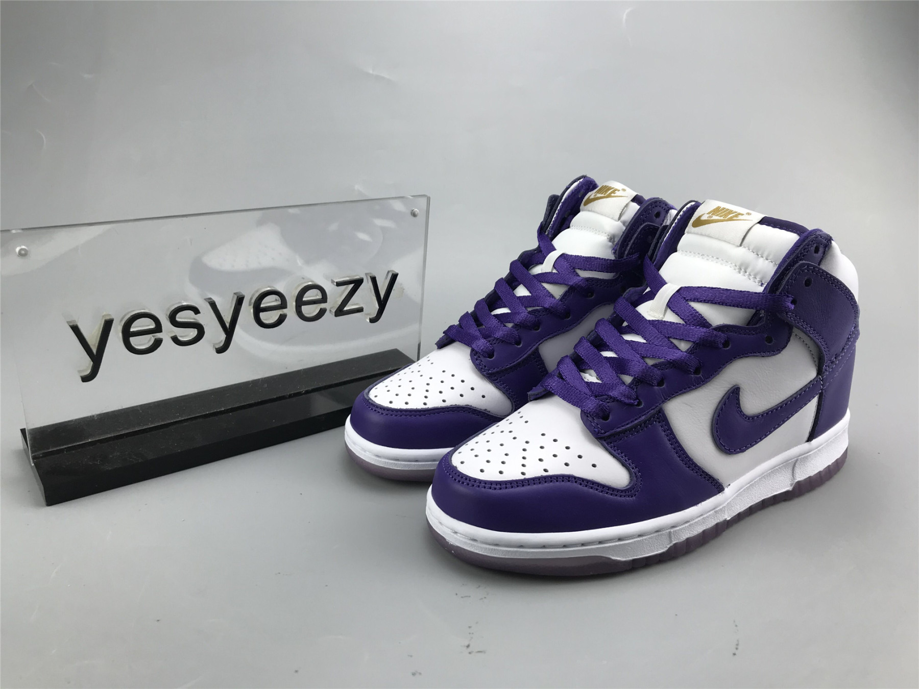 UA NIKE WMNS DUNK HIGH