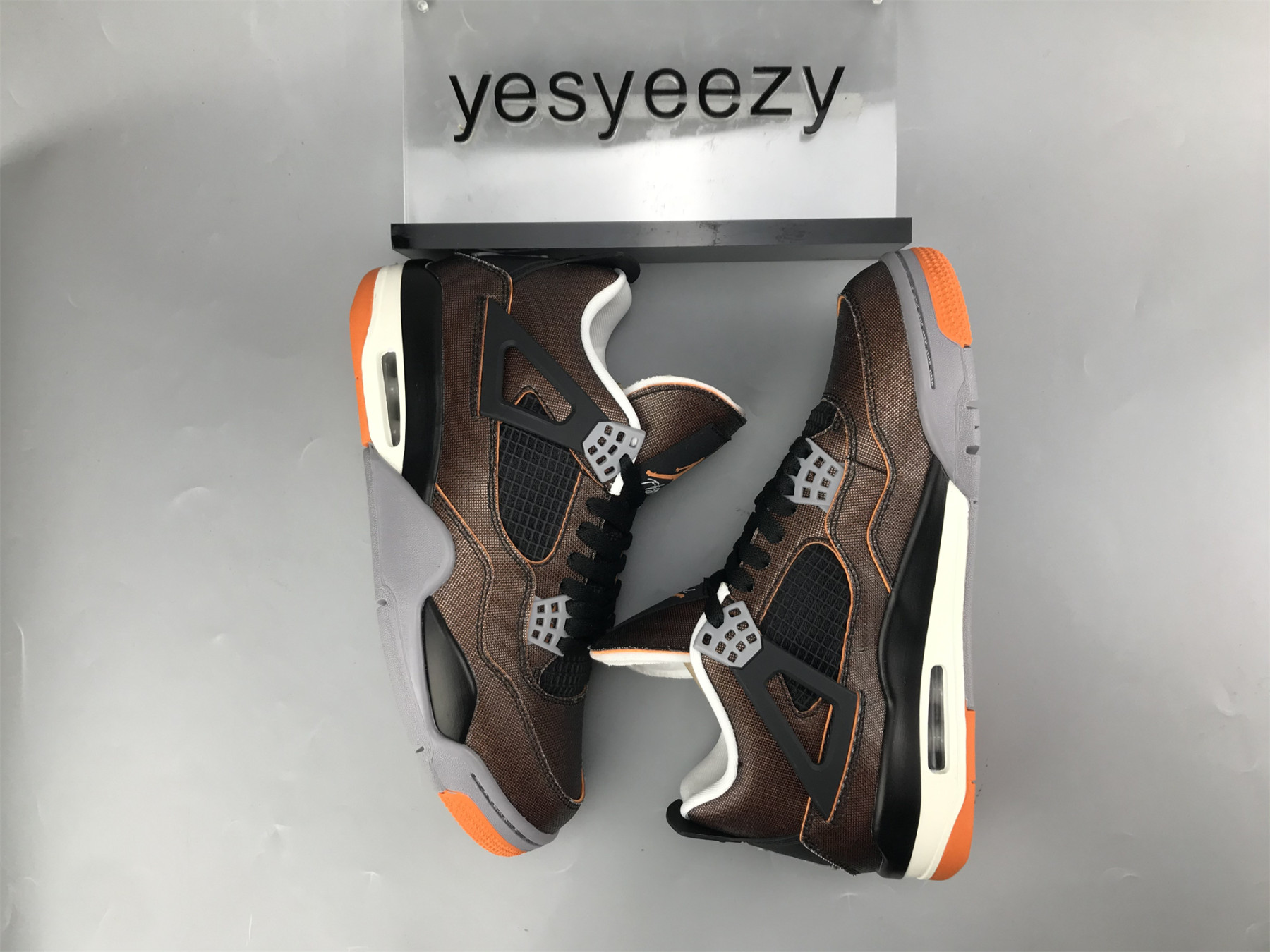UA WMNS AIR JORDAN 4 RETRO