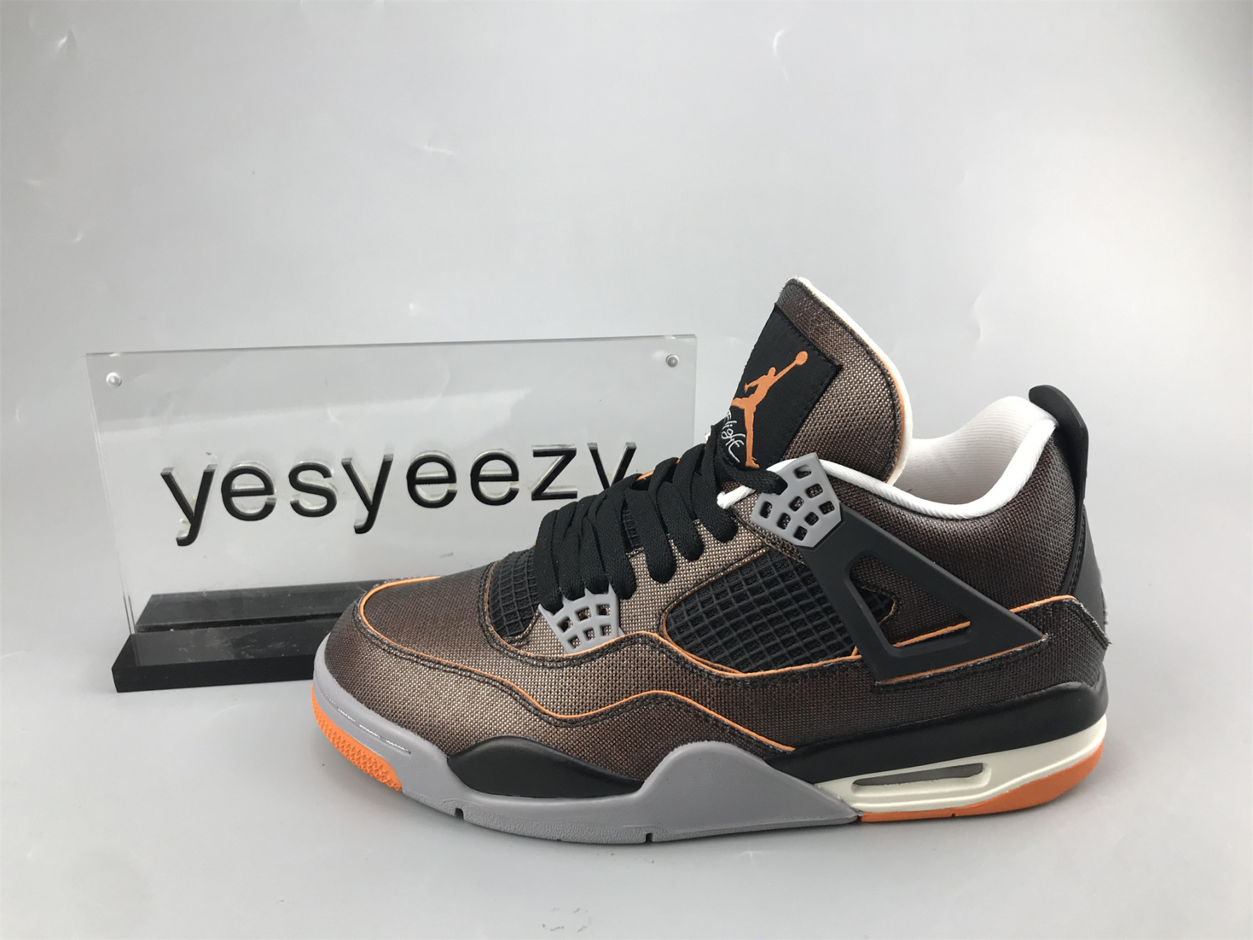 UA WMNS AIR JORDAN 4 RETRO