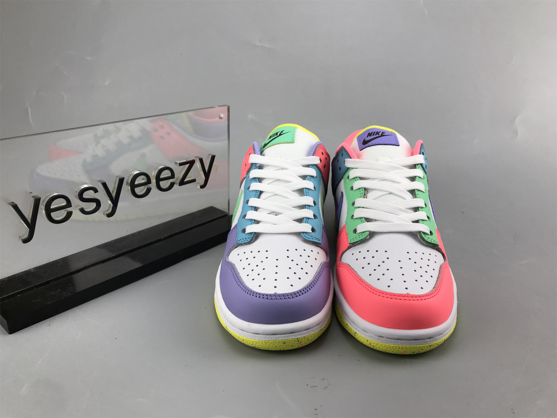UA WMNS NIKE DUNK LOW SE