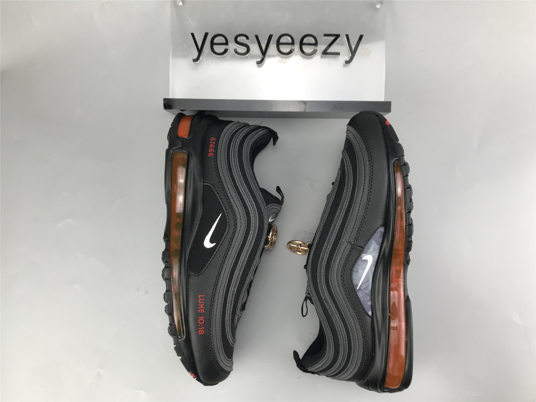 UA NIKE AIR MAX 97