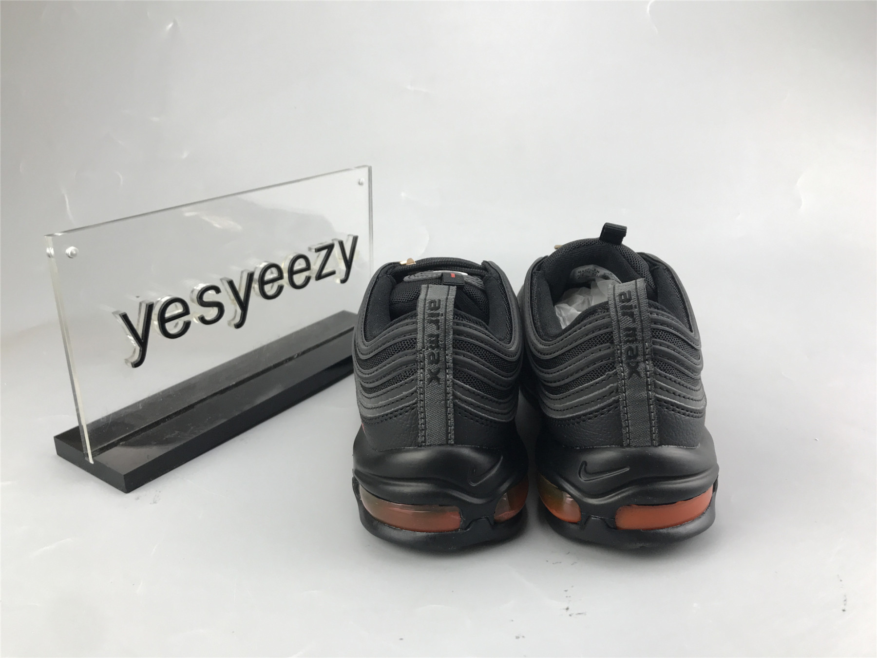 UA NIKE AIR MAX 97