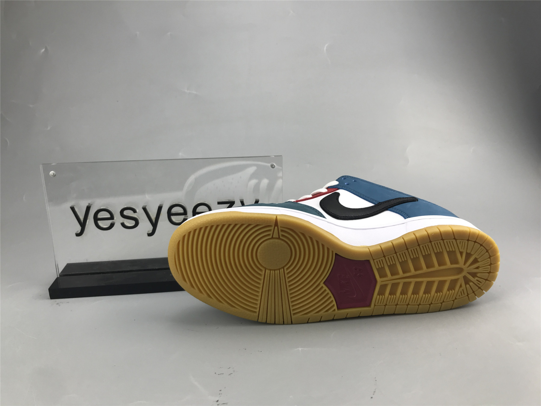 UA PARRA NIKE SB DUNK LOW 2021