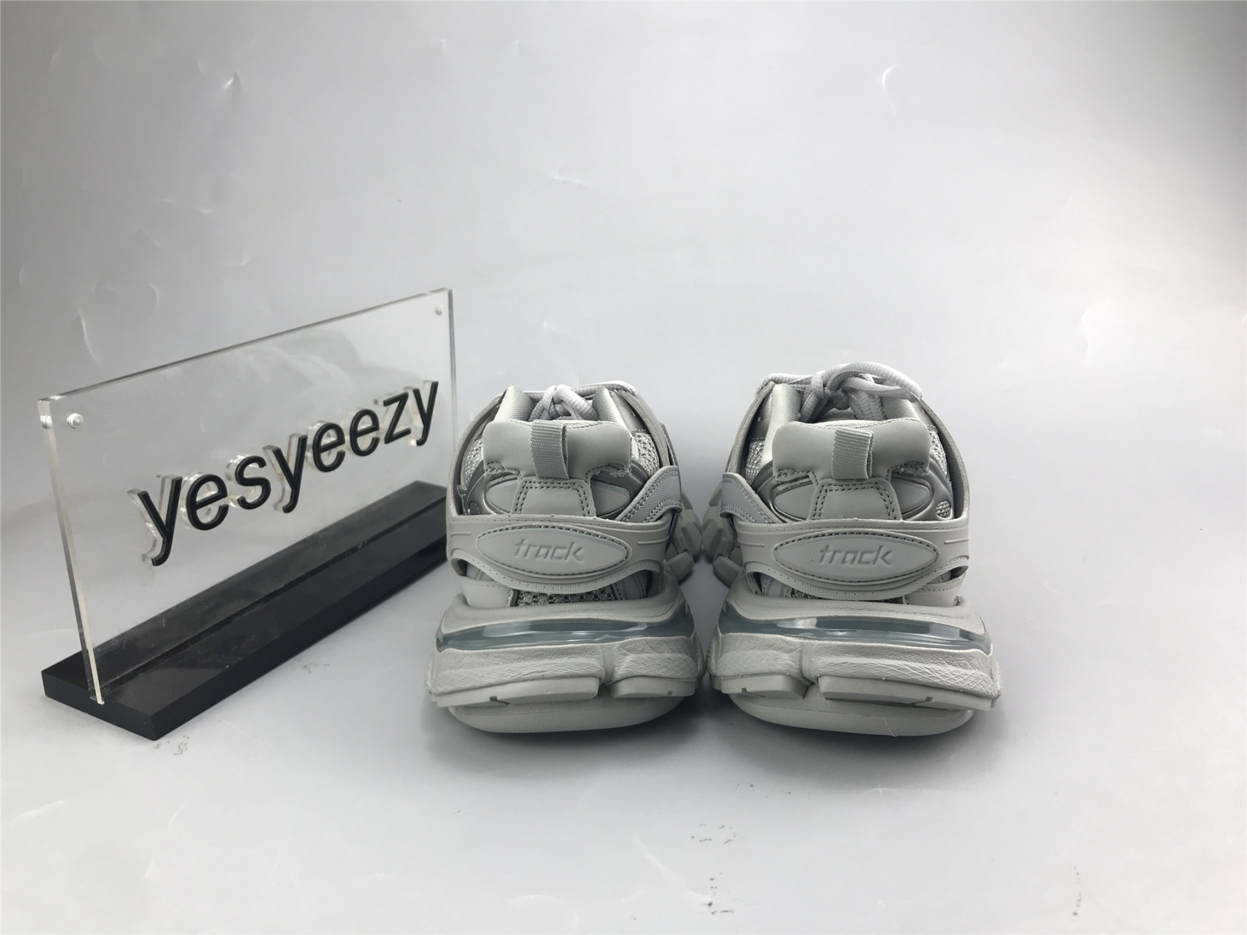 UA TRACK SNEAKER IN GREY