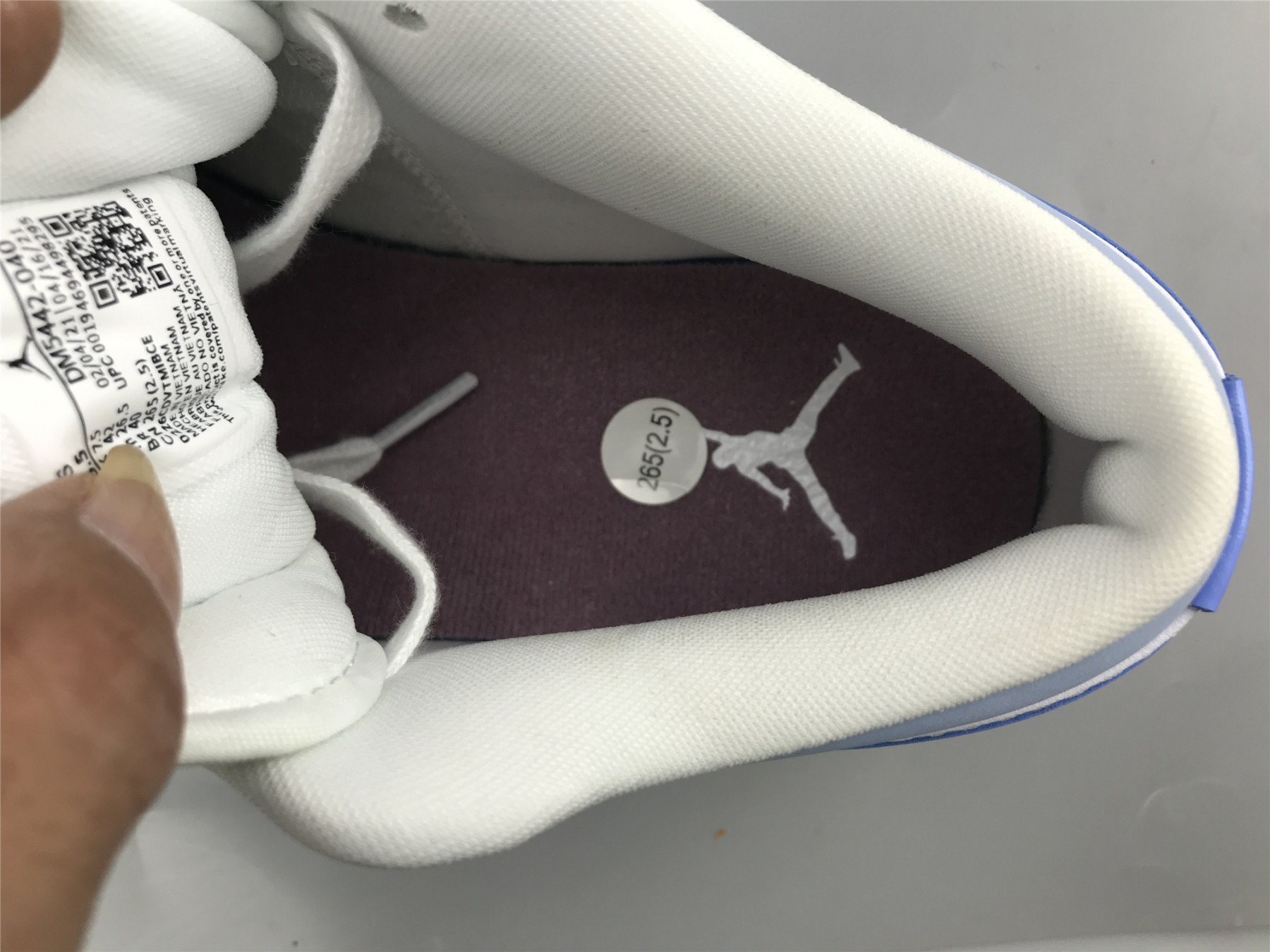 UA AIR JORDAN 1 LOW SE 