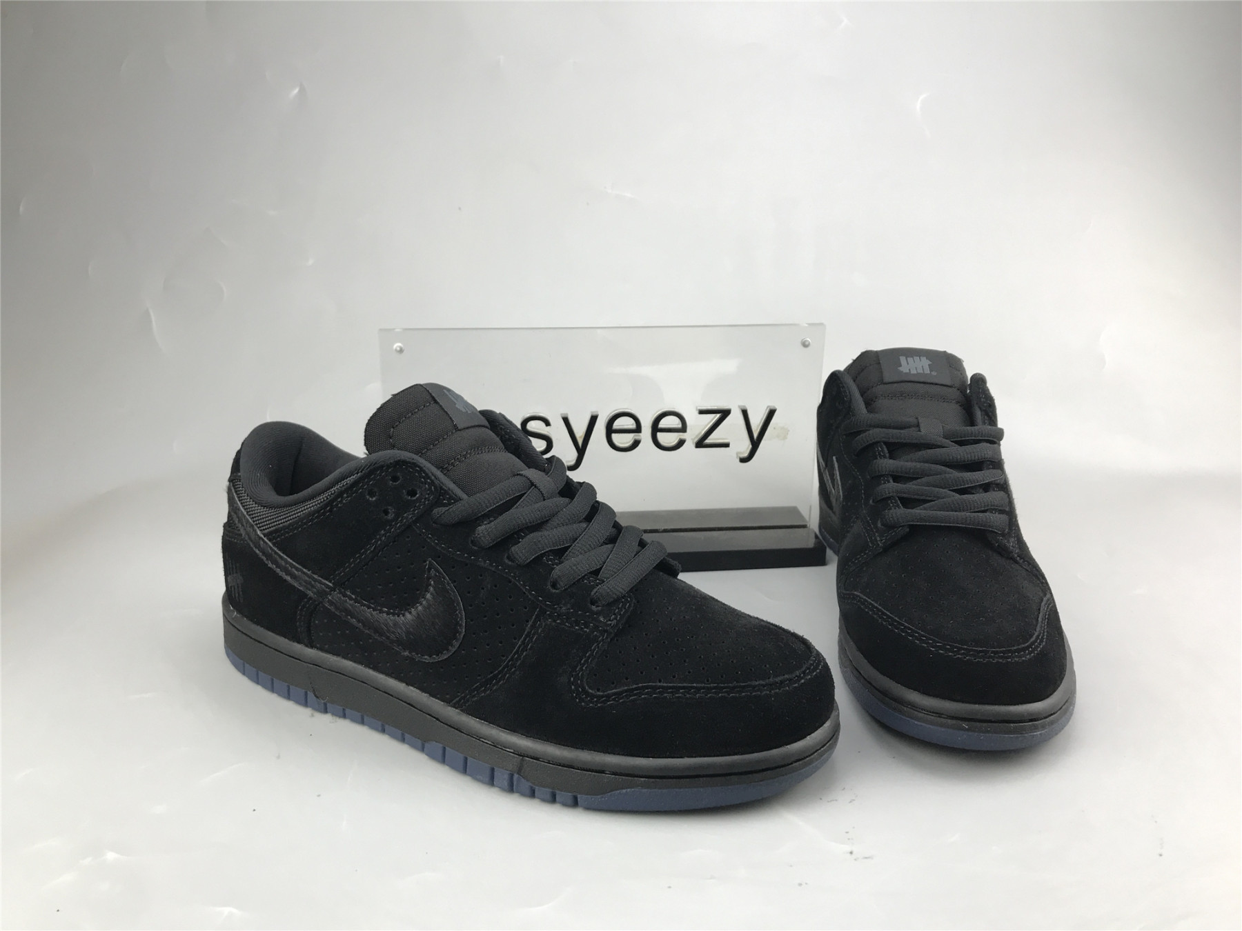 UA NIKE UNDEFEATED X DUNK LOW