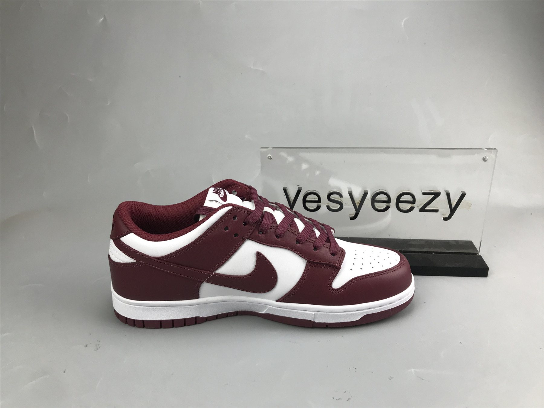 UA NIKE WMNS DUNK LOW