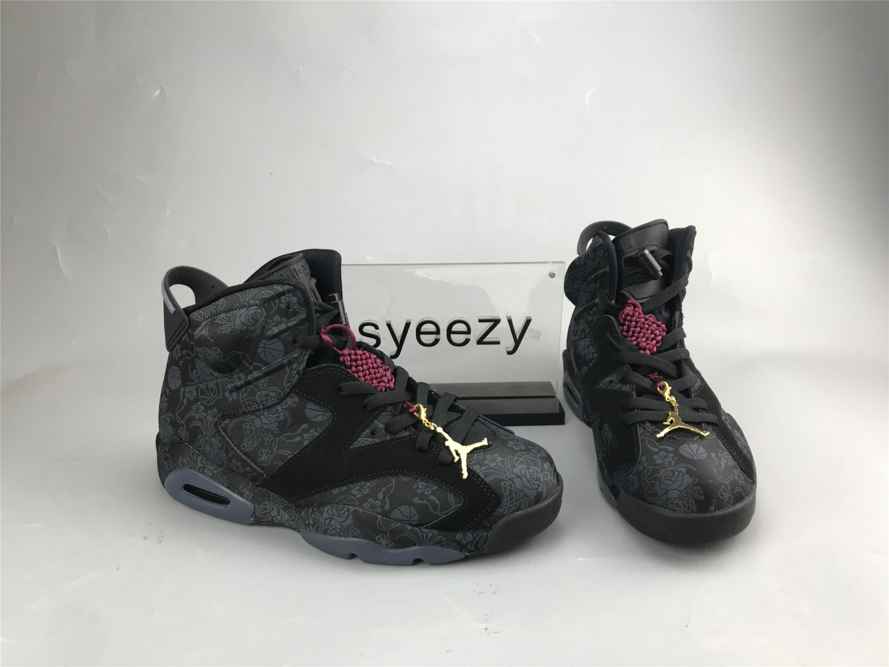 UA WMNS AIR JORDAN 6 RETRO