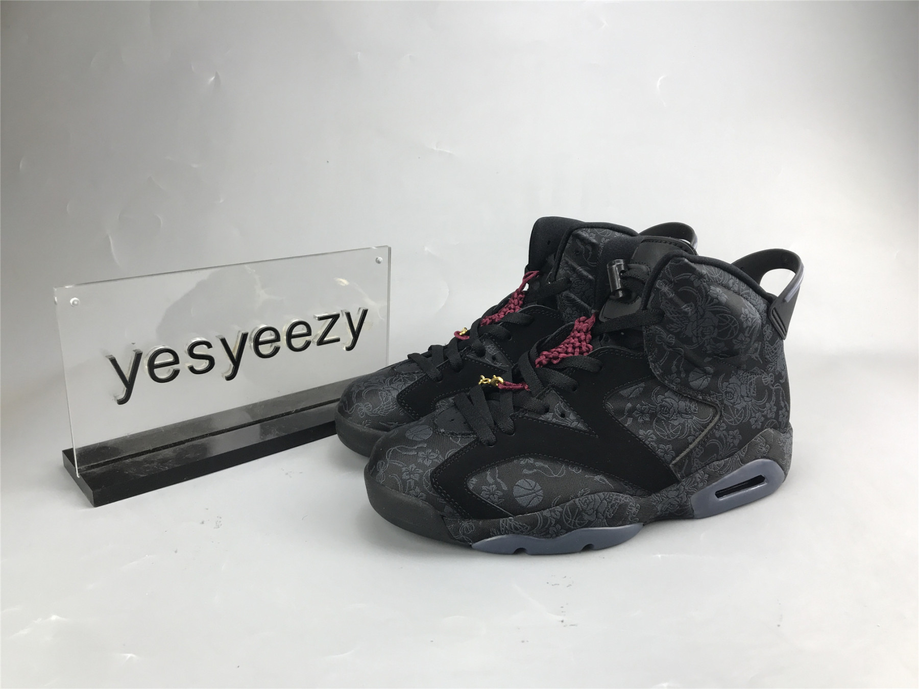 UA WMNS AIR JORDAN 6 RETRO
