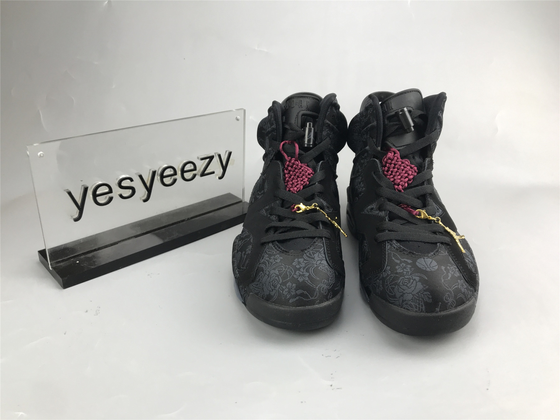 UA WMNS AIR JORDAN 6 RETRO