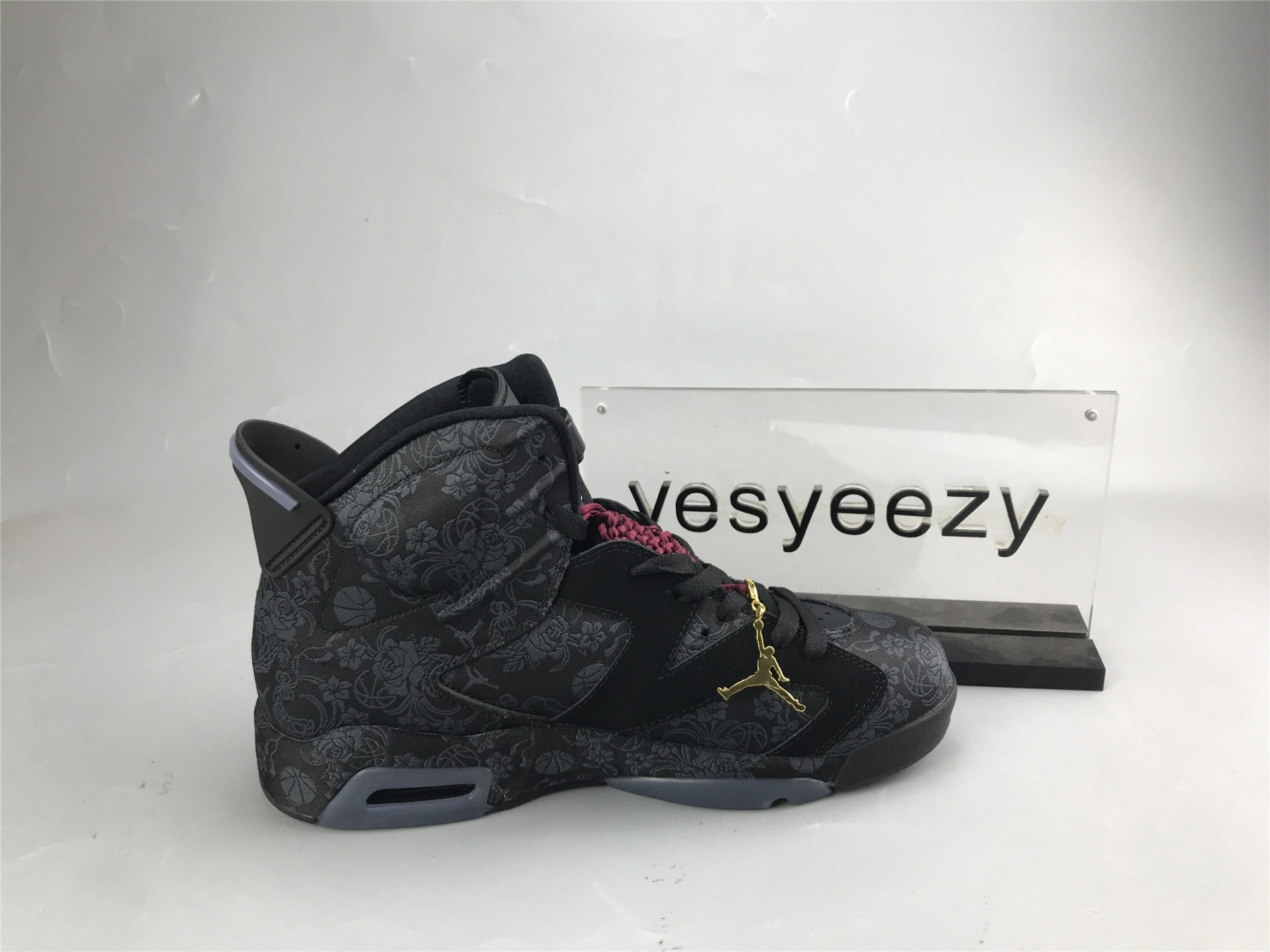 UA WMNS AIR JORDAN 6 RETRO