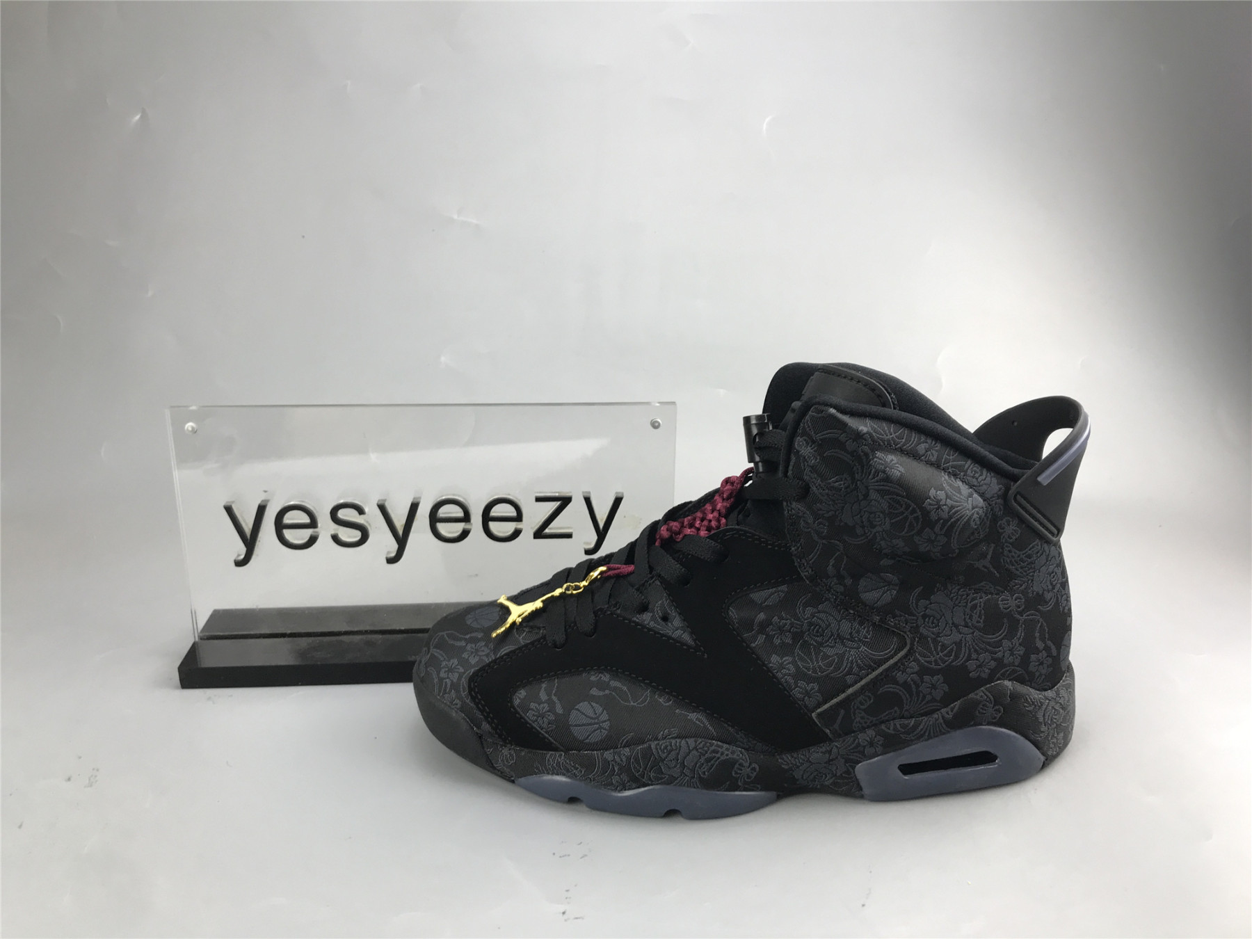 UA WMNS AIR JORDAN 6 RETRO