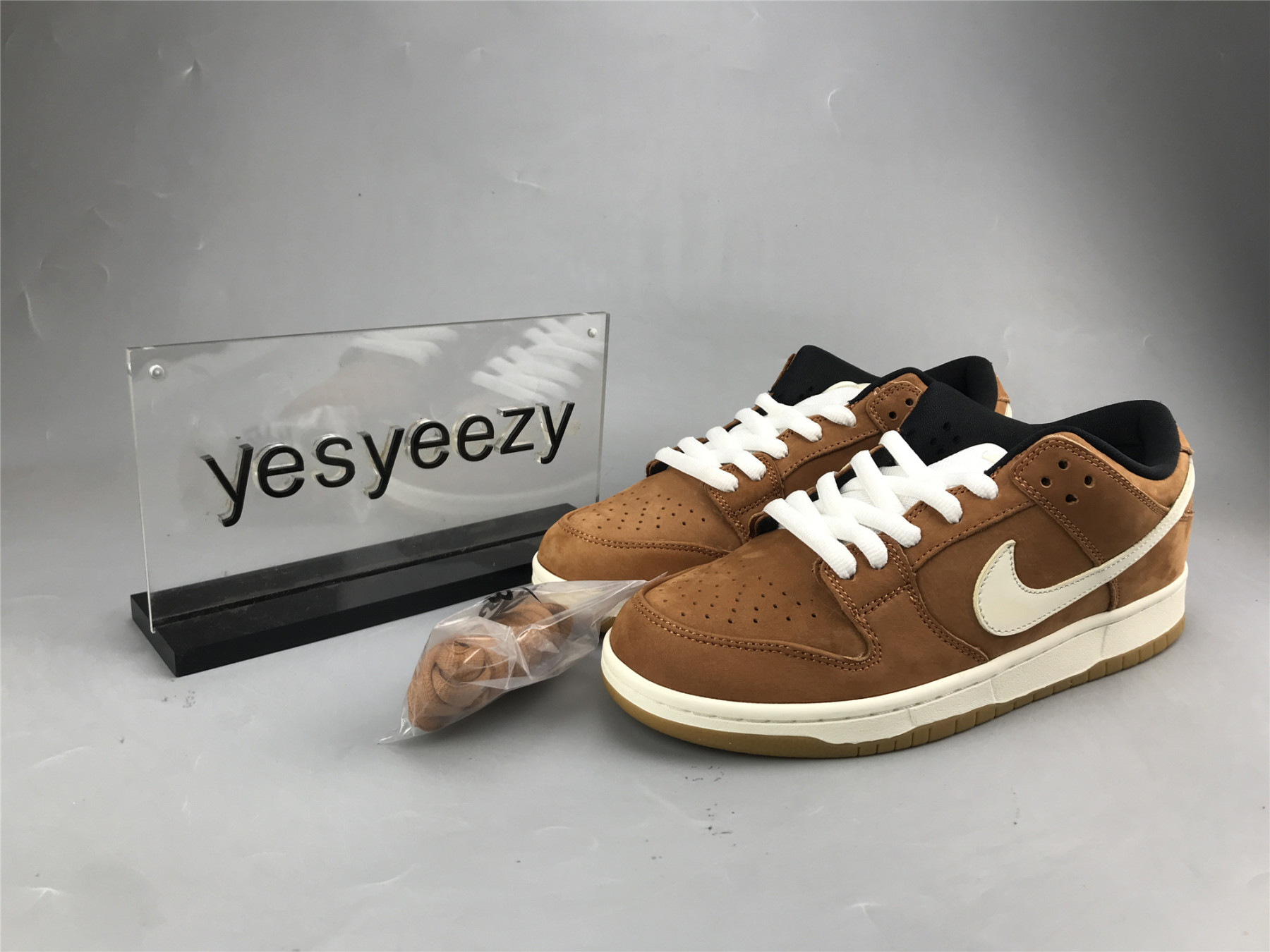 UA NIKE DUNK LOW PRO ISO SB 