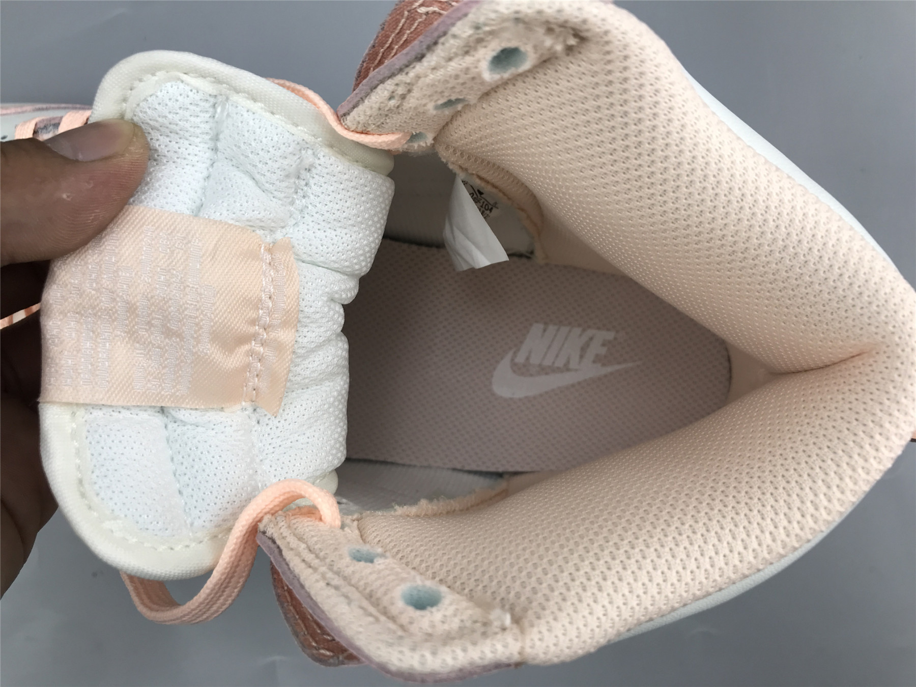 UA NIKE WMNS DUNK HIGH