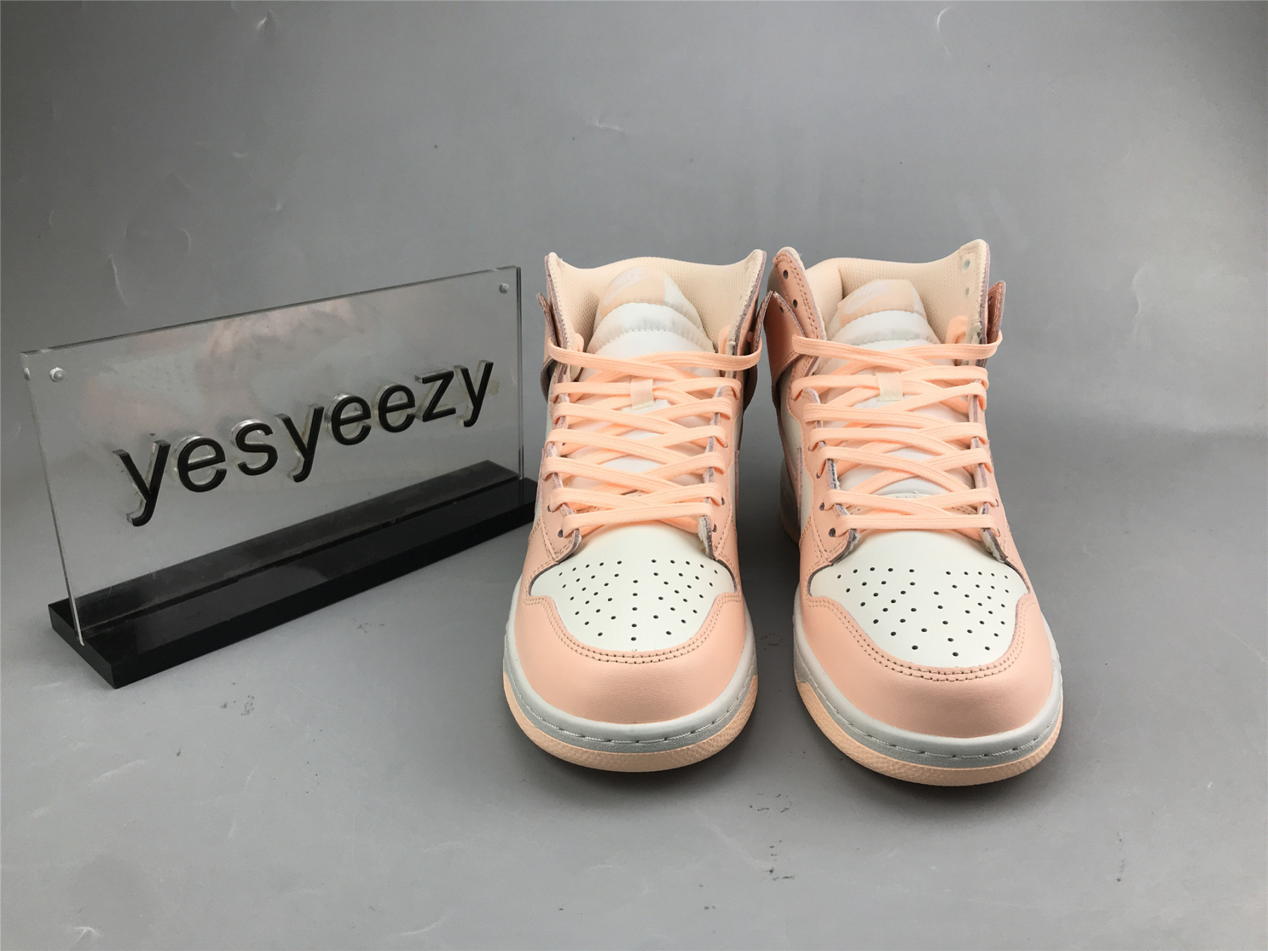 UA NIKE WMNS DUNK HIGH