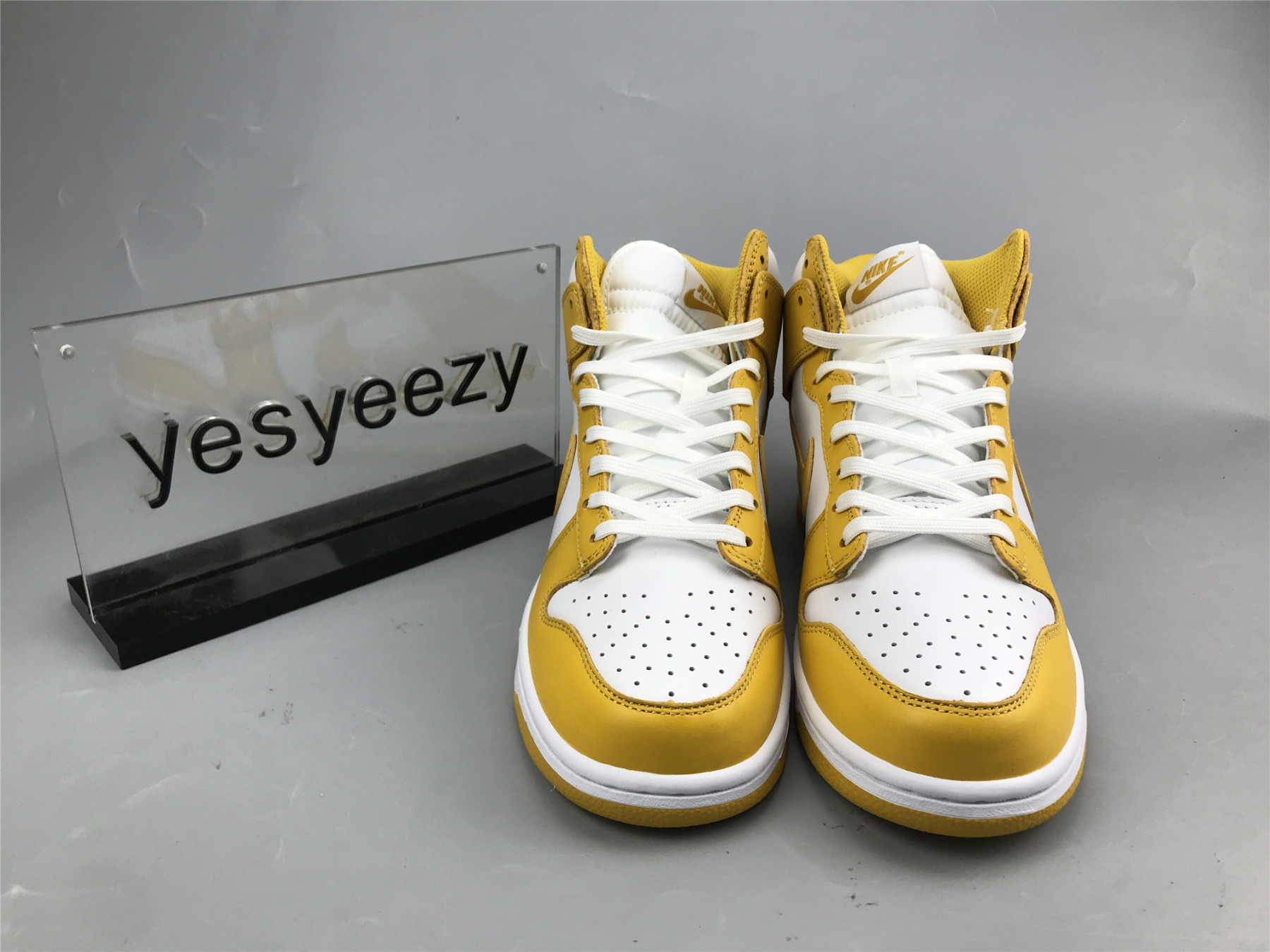 UA NIKE WMNS DUNK HIGH 