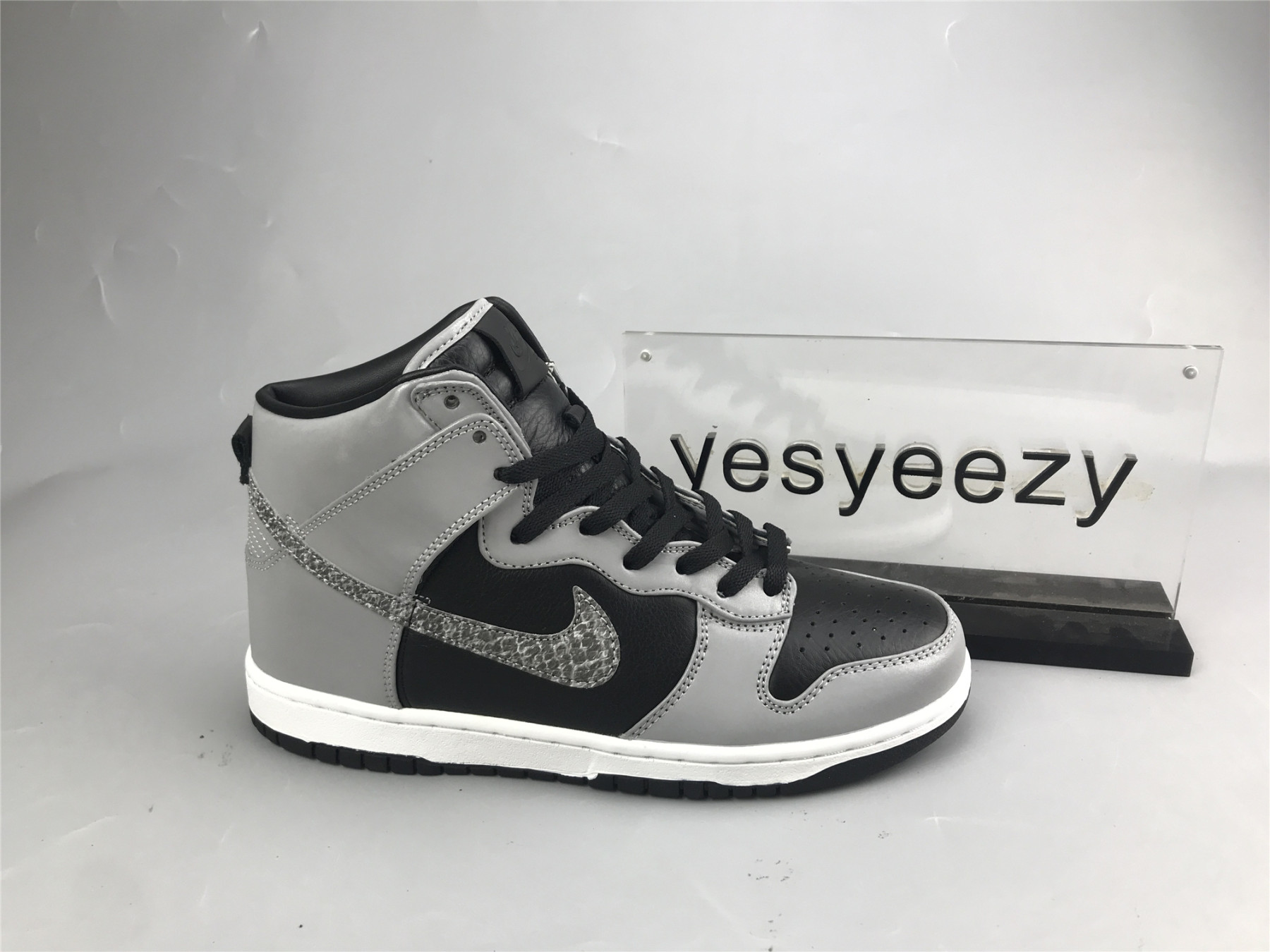 UA NIKE DUNK PRM HI SP