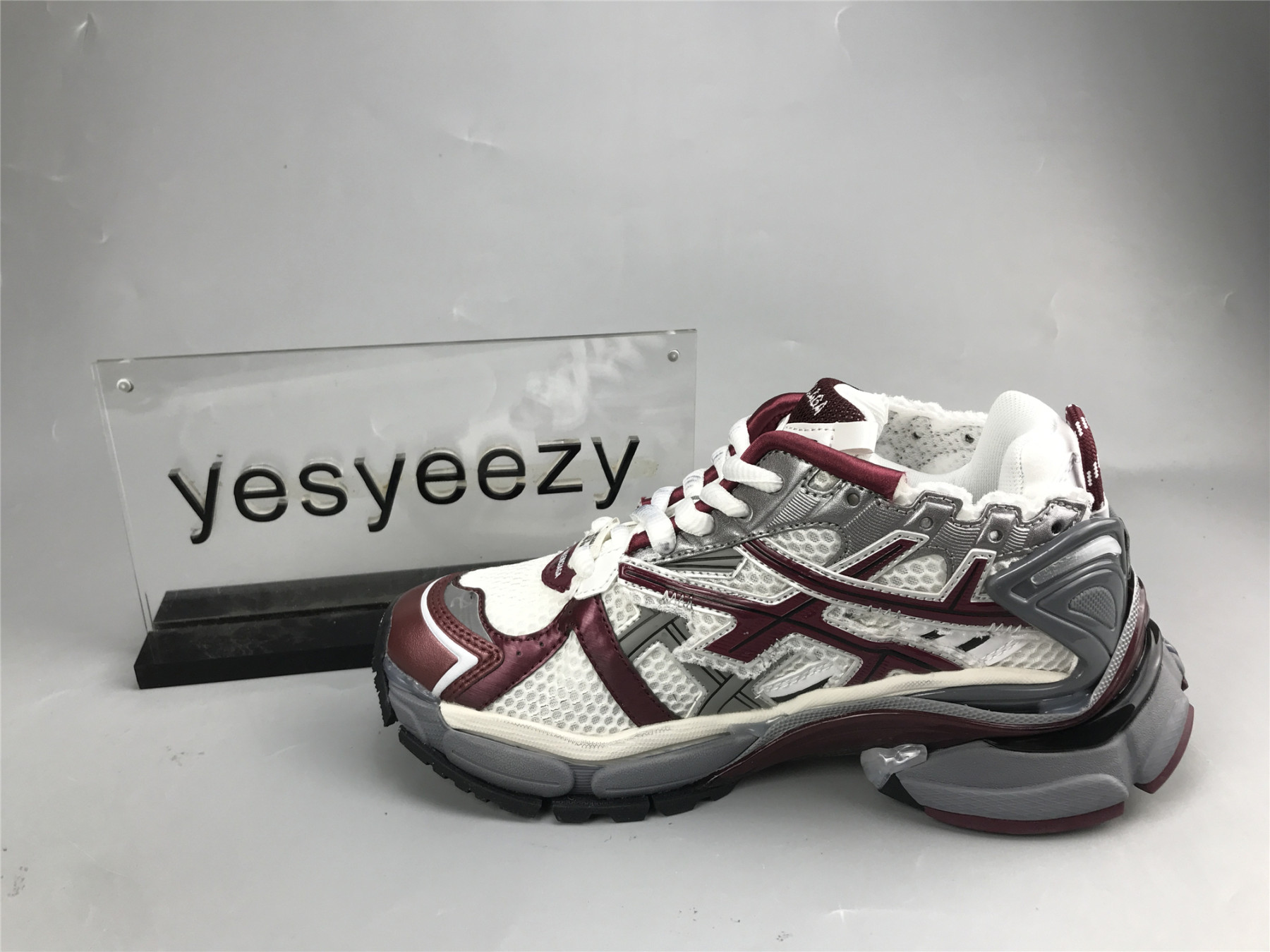 UA RUNNER GREY BURGUNDY