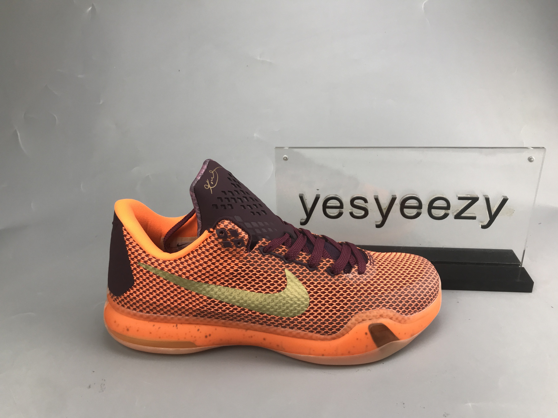 UA NIKE KOBE 10