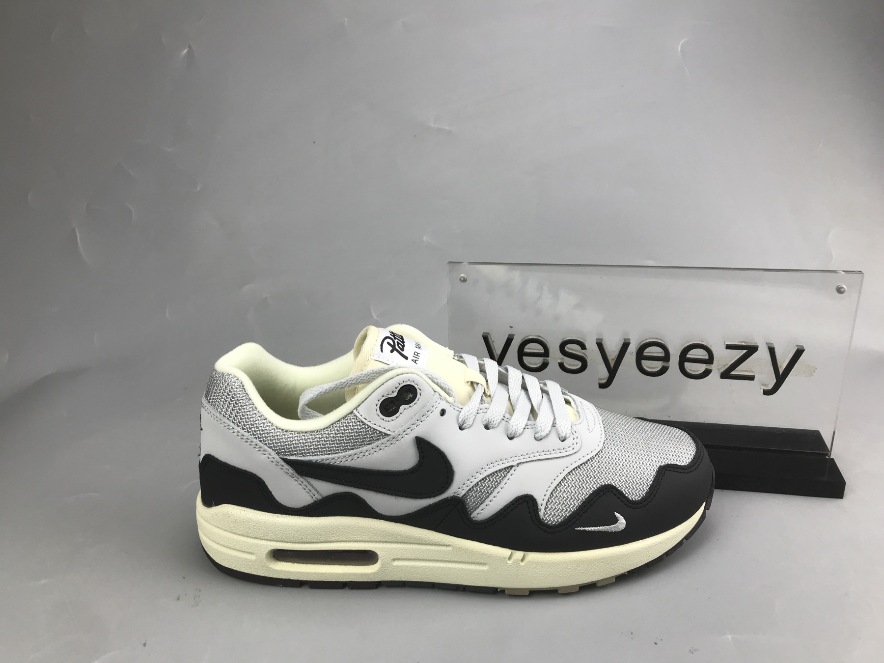 UA NIKE AIR MAX 1/P