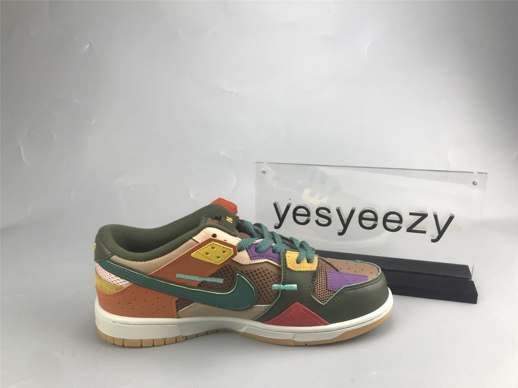 UA NIKE DUNK LOW 